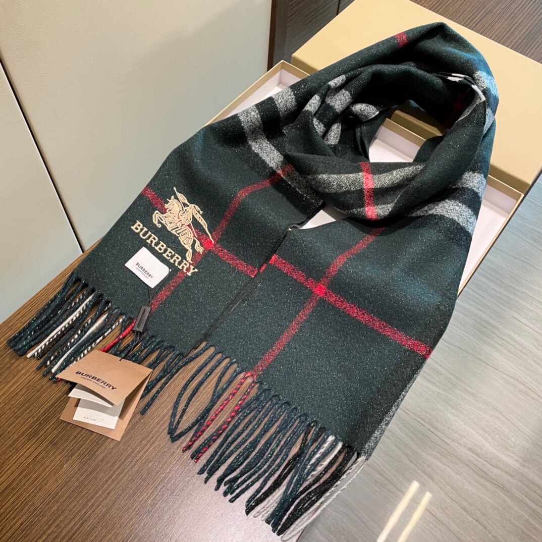 Burberry Exports British Orders with Advanced OEMs and Gold-Flushed Turbans - 图片 3