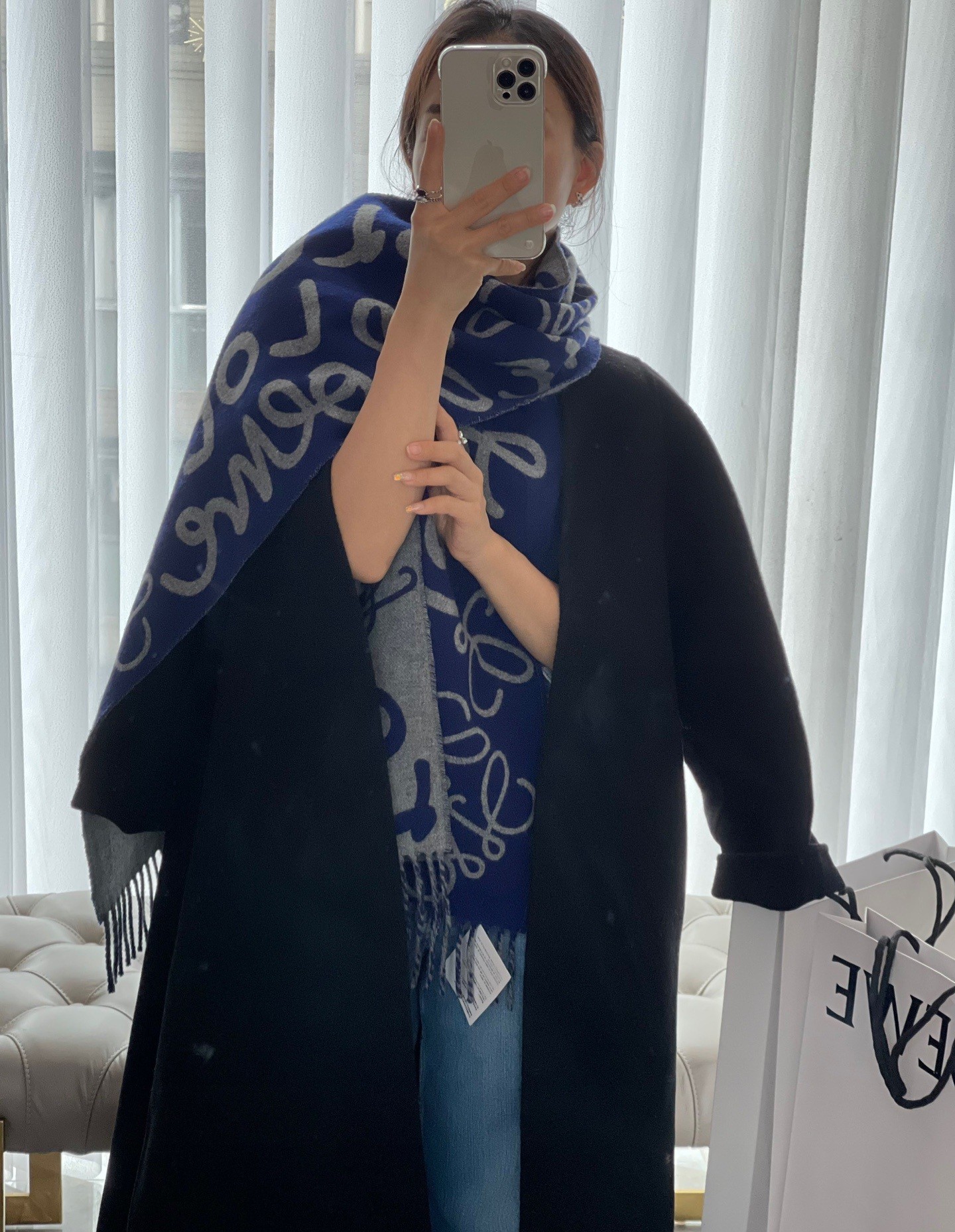 NO:162979,Batch Gray blue upper body picture!  yyds!  How many people fall in love with LOE for this gray and blue!  , ordinary scarf, loewe19860909批 灰蓝上身图！ yyds！多少人冲着这款灰蓝爱上LOE！,普通围巾,loewe,scarf