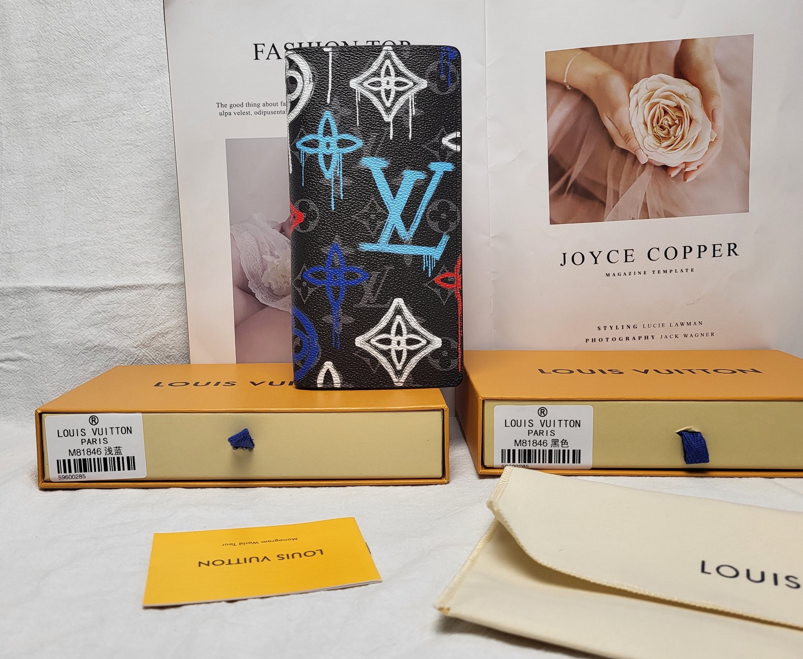 Leather bifold wallet - Close-up texture