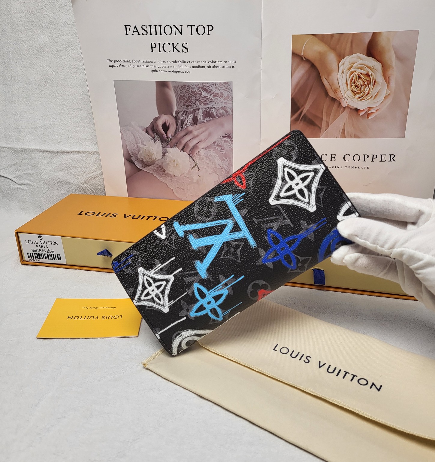 Leather bifold wallet - Cash & Cards Display