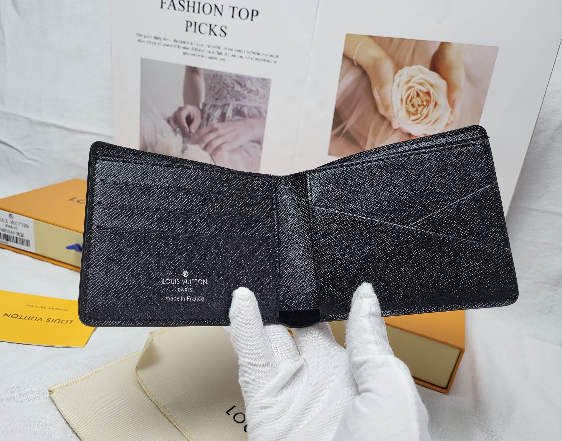 Leather bifold wallet as a gift