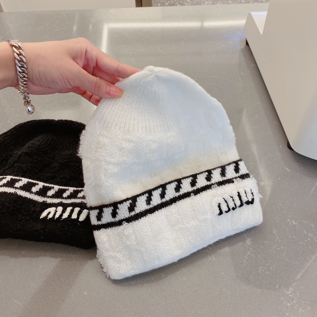 MiuMiu Hats Knitted Hat Black White Fall/Winter Collection