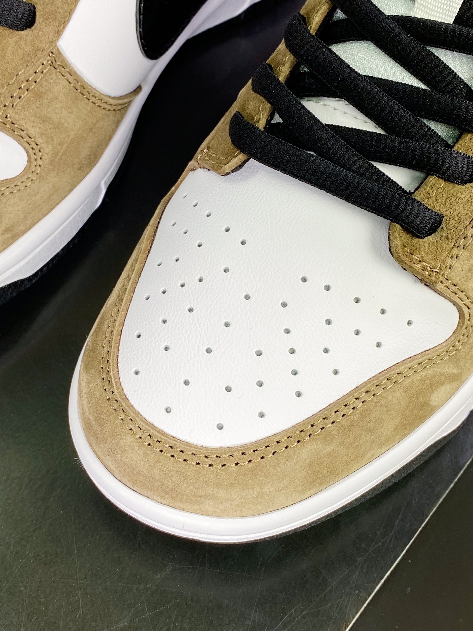 220 SB Dunk Low SP”Trail End Brown”扣篮系列低帮休闲运动滑板板鞋“翻毛棕白黑蛇纹”304292-102