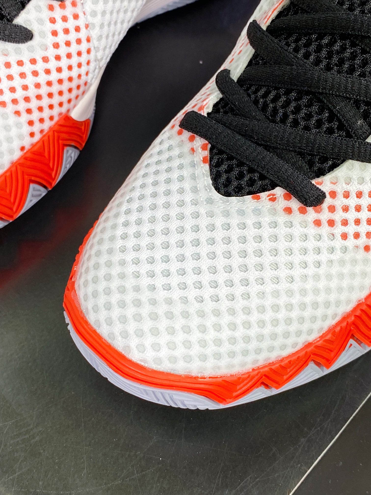 320 Kyrie 1 GS”World 1 People”欧文7代室内休闲运动中帮705277-100
