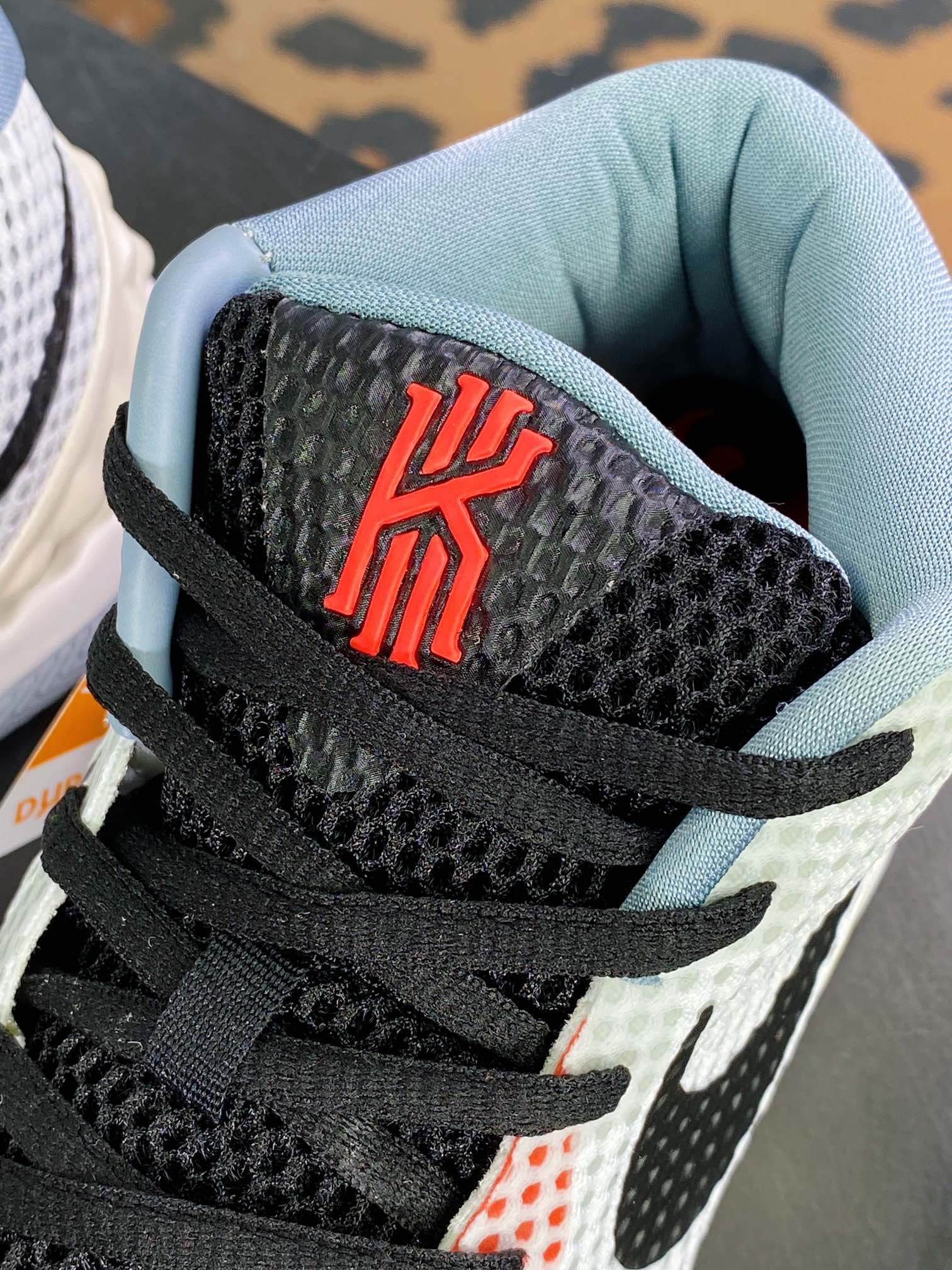320 Kyrie 1 GS”World 1 People”欧文7代室内休闲运动中帮705277-100