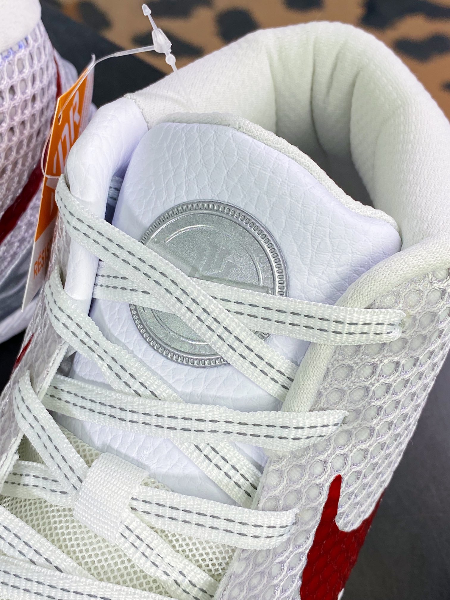 320 Kyrie 1 GS”World 1 People”欧文7代室内休闲运动中帮篮球鞋“白灰红”812559-160