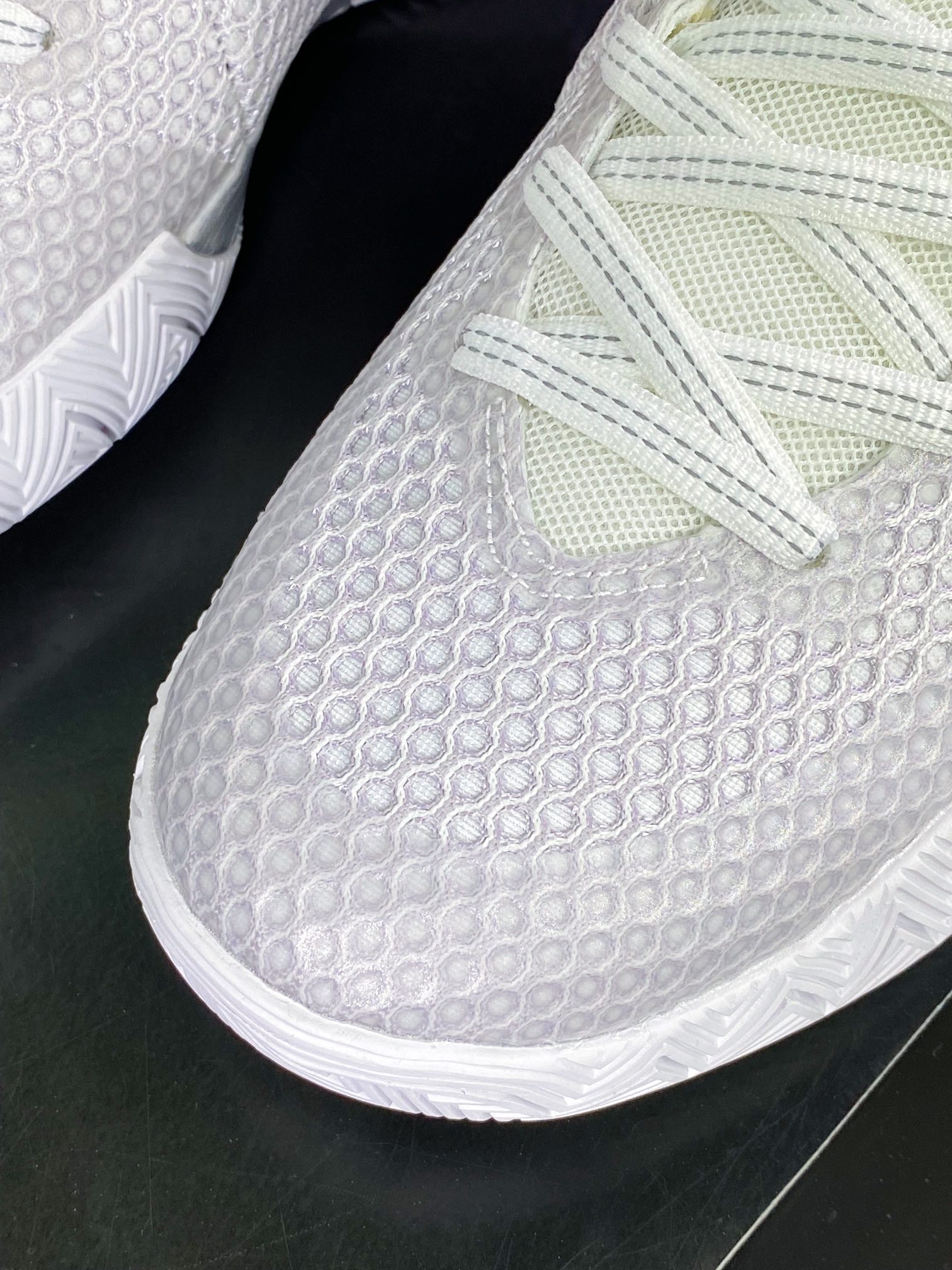 320 Kyrie 1 GS”World 1 People”欧文7代室内休闲运动中帮篮球鞋“白灰红”812559-160