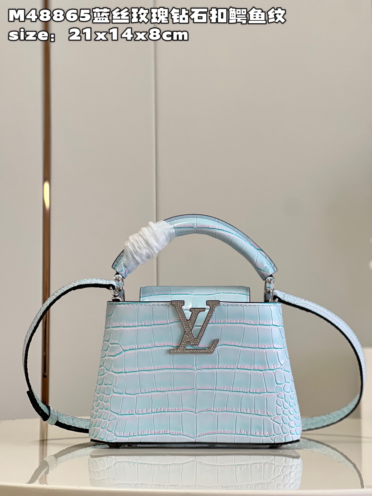 NO:399520,【Exclusive real photo Model M48865 Blue Silk Rose Diamond Buckle Crocodile Pattern Mini】Capucines Mini Handbag Imported Calfskin, Shiny Metal Decoration, Special Capucines Cover can be included in the bag to display letter logos, and can be turned outward. It presents Monogram Flower pattern size: 21x14x8 cm N.,LV【Original Leather】,louis vuitton,cowhide19860909【独家实拍 型号M48865蓝丝玫瑰钻石扣鳄鱼纹 迷你】Capucines 迷你手袋 法国进口小牛皮,闪亮的金属饰件,特有的Capucines搭盖既可收入包内展示字母标识,又可外翻 呈现Monogram Flower图案 size:21x14x8 cm N.,LV【原厂皮】,louis vuitton,cowhide,Bag