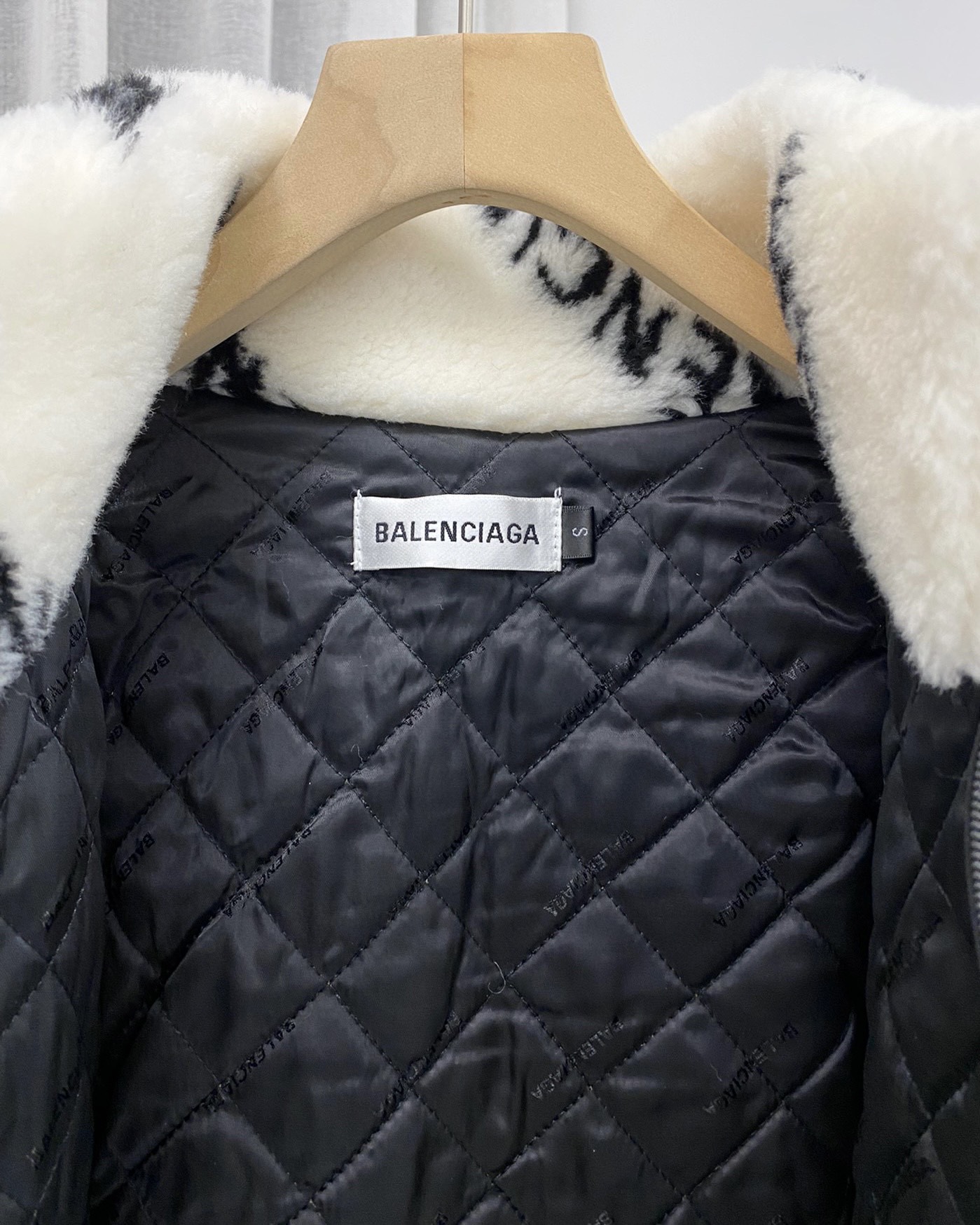 顶级版本跑量 2022秋冬新款巴黎世家 balenciaga 字母满Logo弹幕泰迪皮草大衣外套