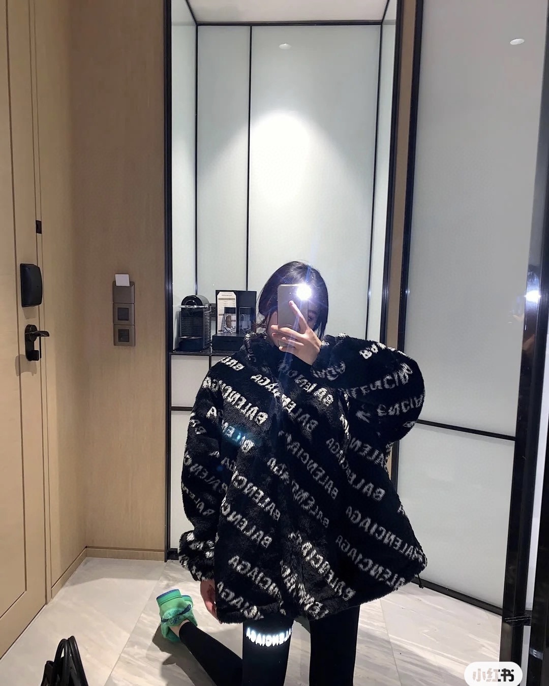 顶级版本跑量 2022秋冬新款巴黎世家 balenciaga 字母满Logo弹幕泰迪皮草大衣外套