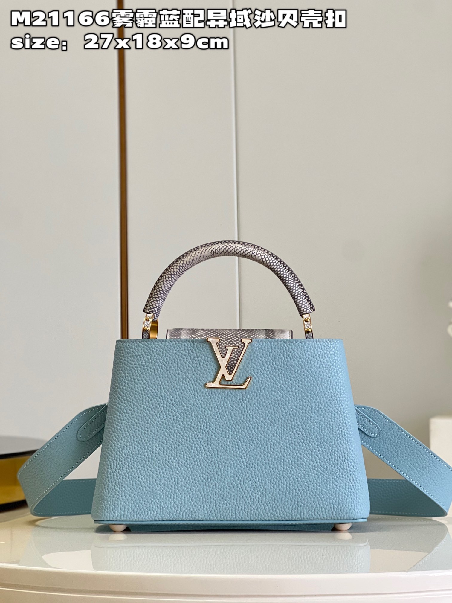 NO:399523,[Exclusive real photo Model M21166 Haze Blue with Exotic Sand Shell Buckle Small] Capucines BB Handbag Imported French calf leather, shiny metal trim, unique Capucines cover can be included in the bag to display letter logos, and can be turned outward. It presents Monogram Flower pattern size: 27 x 18 x 9cm KL.,LV [original leather],louis vuitton,cowhide19860909【独家实拍 型号M21166雾霾蓝配异域沙贝壳扣 小号】 Capucines BB手袋 法国进口小牛皮,闪亮的金属饰件,特有的Capucines搭盖既可收入包内展示字母标识,又可外翻 呈现Monogram Flower图案 size:27 x 18 x 9cm KL.,LV【原厂皮】,louis vuitton,cowhide,Bag