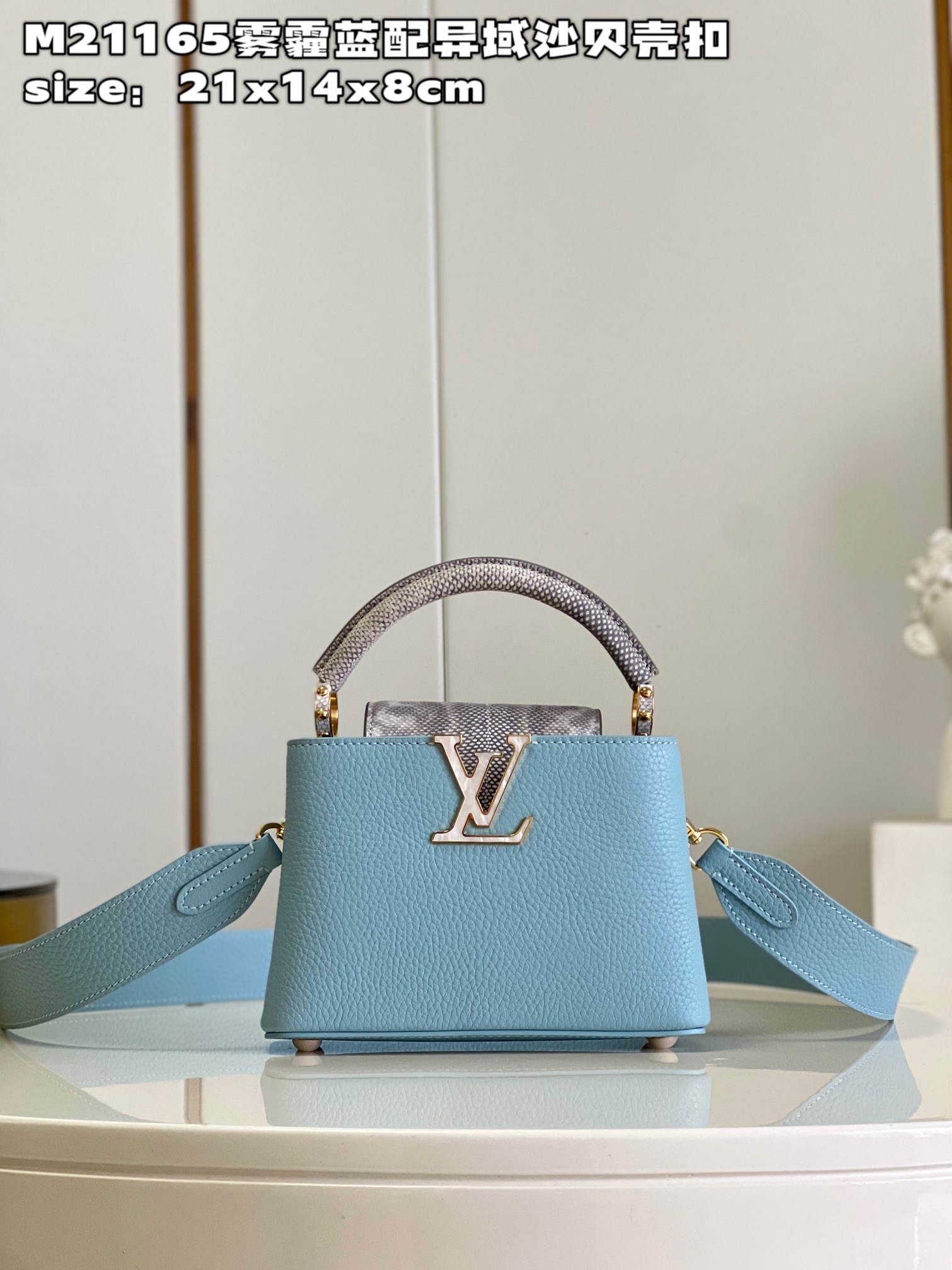 NO:399526,【Exclusive real photo Model M21165 Haze Blue with Exotic Sand Shell Buckle Mini】Capucines Mini Handbag Imported Calfskin, Shiny Metal Decoration, Special Capucines Cover can be included in the bag to display letter logos, and can be turned outwards. The Monogram Flower pattern is size: 21x14x8 cm KL.,LV [original leather],louis vuitton,cowhide19860909【独家实拍 型号M21165雾霾蓝配异域沙贝壳扣 迷你】Capucines 迷你手袋 法国进口小牛皮,闪亮的金属饰件,特有的Capucines搭盖既可收入包内展示字母标识,又可外翻 呈现Monogram Flower图案 size:21x14x8 cm KL.,LV【原厂皮】,louis vuitton,cowhide,Bag
