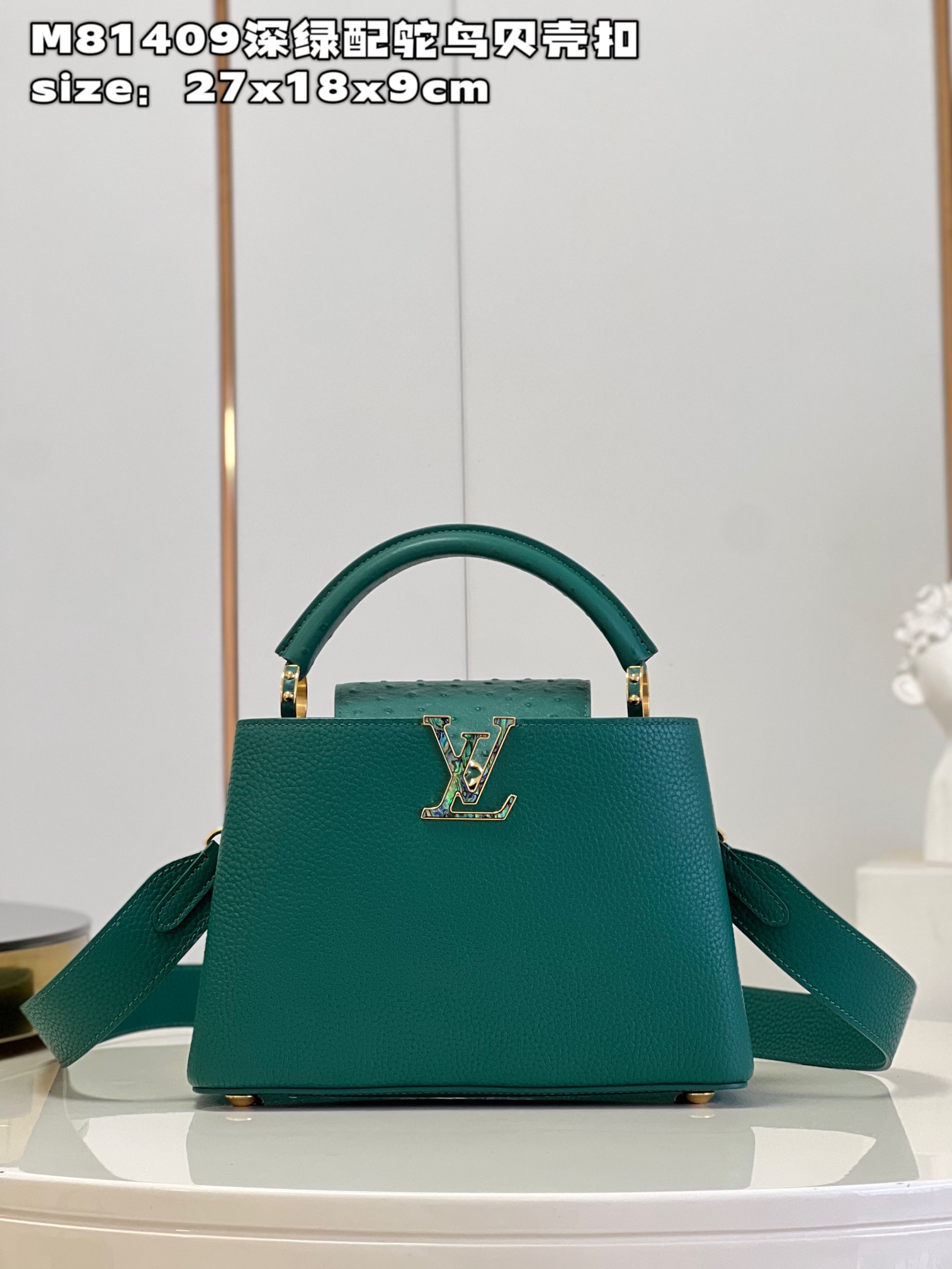 NO:399529,[Exclusive real photo Model M81409 dark green with ostrich shell buckle Small] Capucines BB handbag imported from France, shiny metal trim, unique Capucines cover can be included in the bag to display letter logos, and can be turned outward. The Monogram Flower pattern is presented. size: 27 x 18 x 9cm KL.,LV [original leather],louis vuitton,cowhide19860909【独家实拍 型号M81409深绿配鸵鸟贝壳扣 小号】 Capucines BB手袋 法国进口小牛皮,闪亮的金属饰件,特有的Capucines搭盖既可收入包内展示字母标识,又可外翻 呈现Monogram Flower图案 size:27 x 18 x 9cm KL.,LV【原厂皮】,louis vuitton,cowhide,Bag