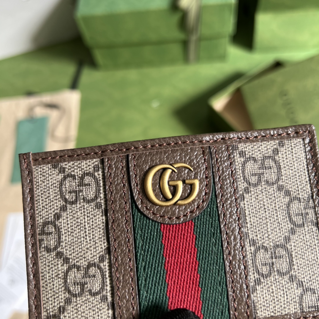 Gucci 配全套 绿盒包装G 家最新卡包到货 也可作为钱夹使用 是品牌主推的一款实用设计单品