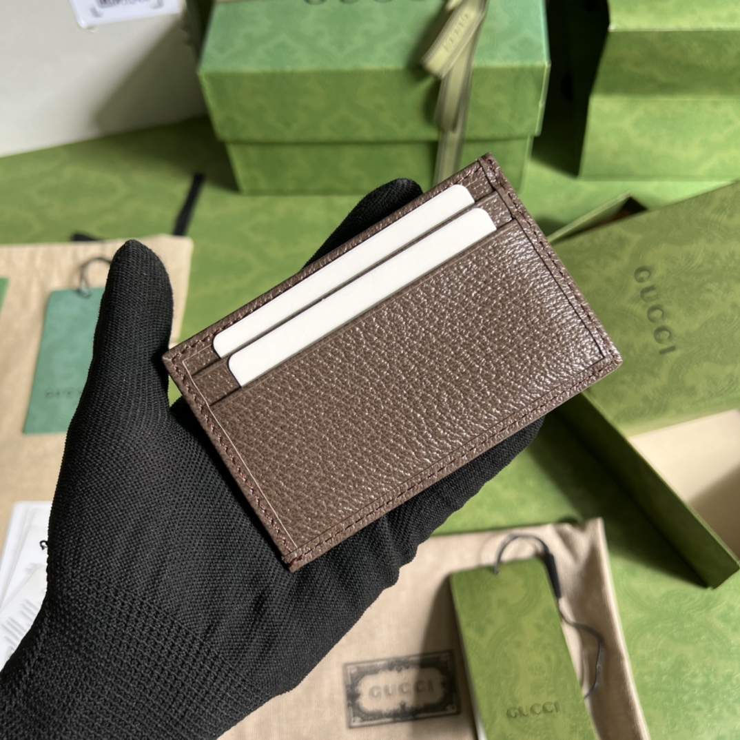 Gucci 配全套 绿盒包装G 家最新卡包到货 也可作为钱夹使用 是品牌主推的一款实用设计单品
