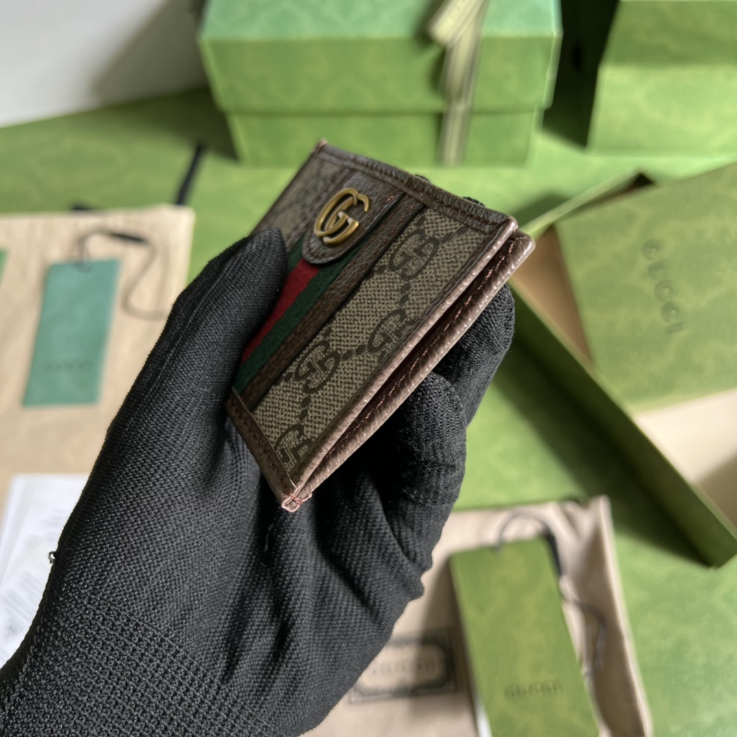 Gucci 配全套 绿盒包装G 家最新卡包到货 也可作为钱夹使用 是品牌主推的一款实用设计单品