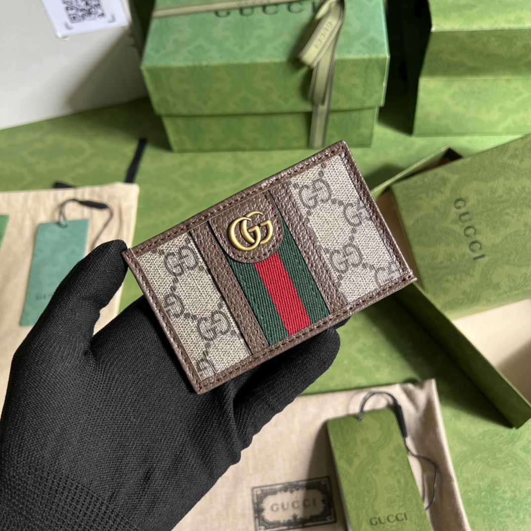 Gucci 配全套 绿盒包装G 家最新卡包到货 也可作为钱夹使用 是品牌主推的一款实用设计单品