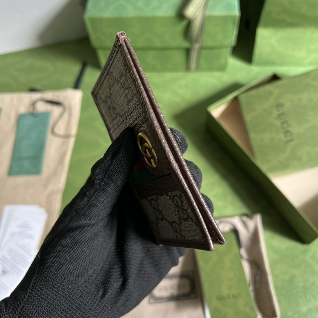 Gucci 配全套 绿盒包装G 家最新卡包到货 也可作为钱夹使用 是品牌主推的一款实用设计单品