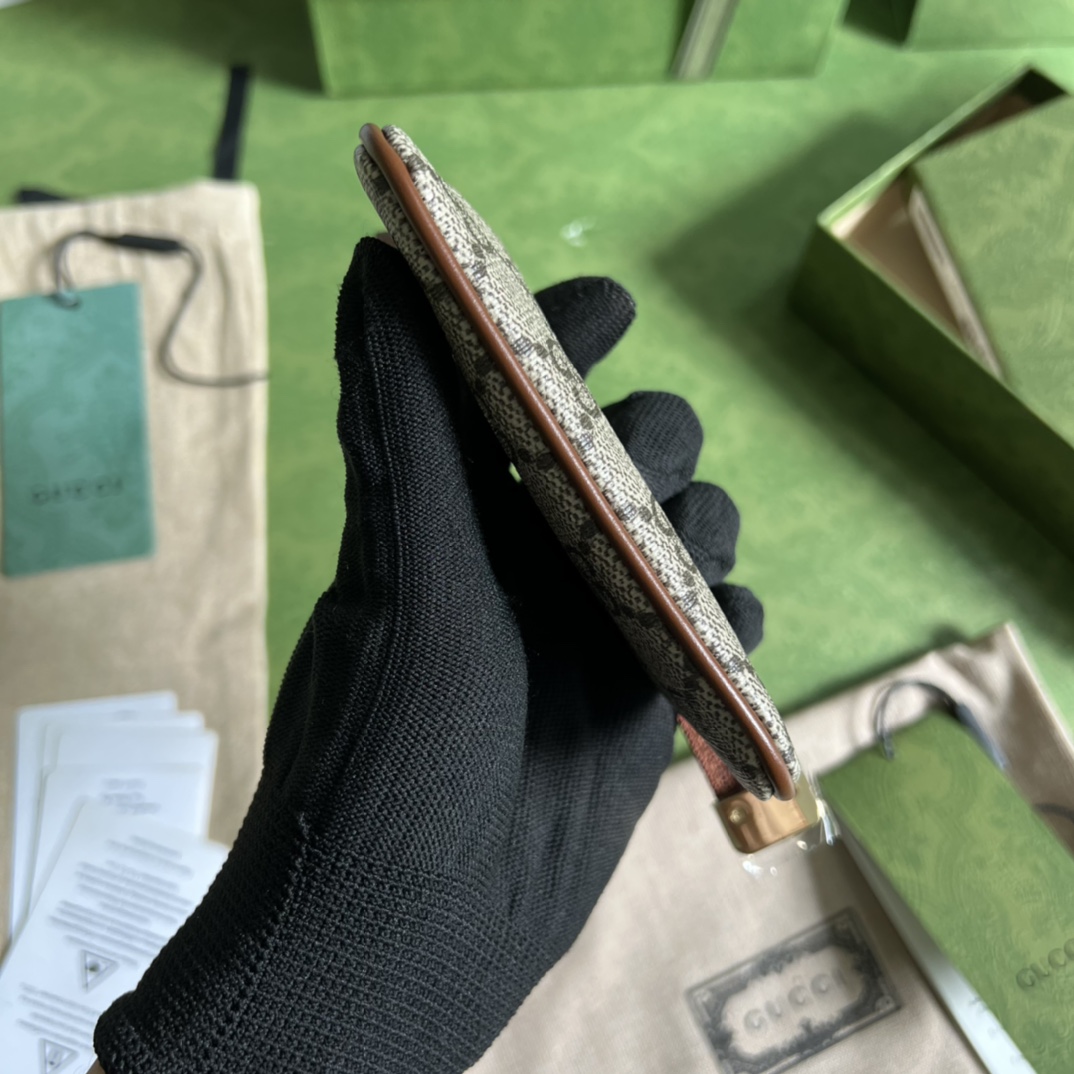 Gucci 配全套 绿盒包装G 家最新零钱包到货 也可作为钱夹使用 是品牌主推的一款实用设计单品