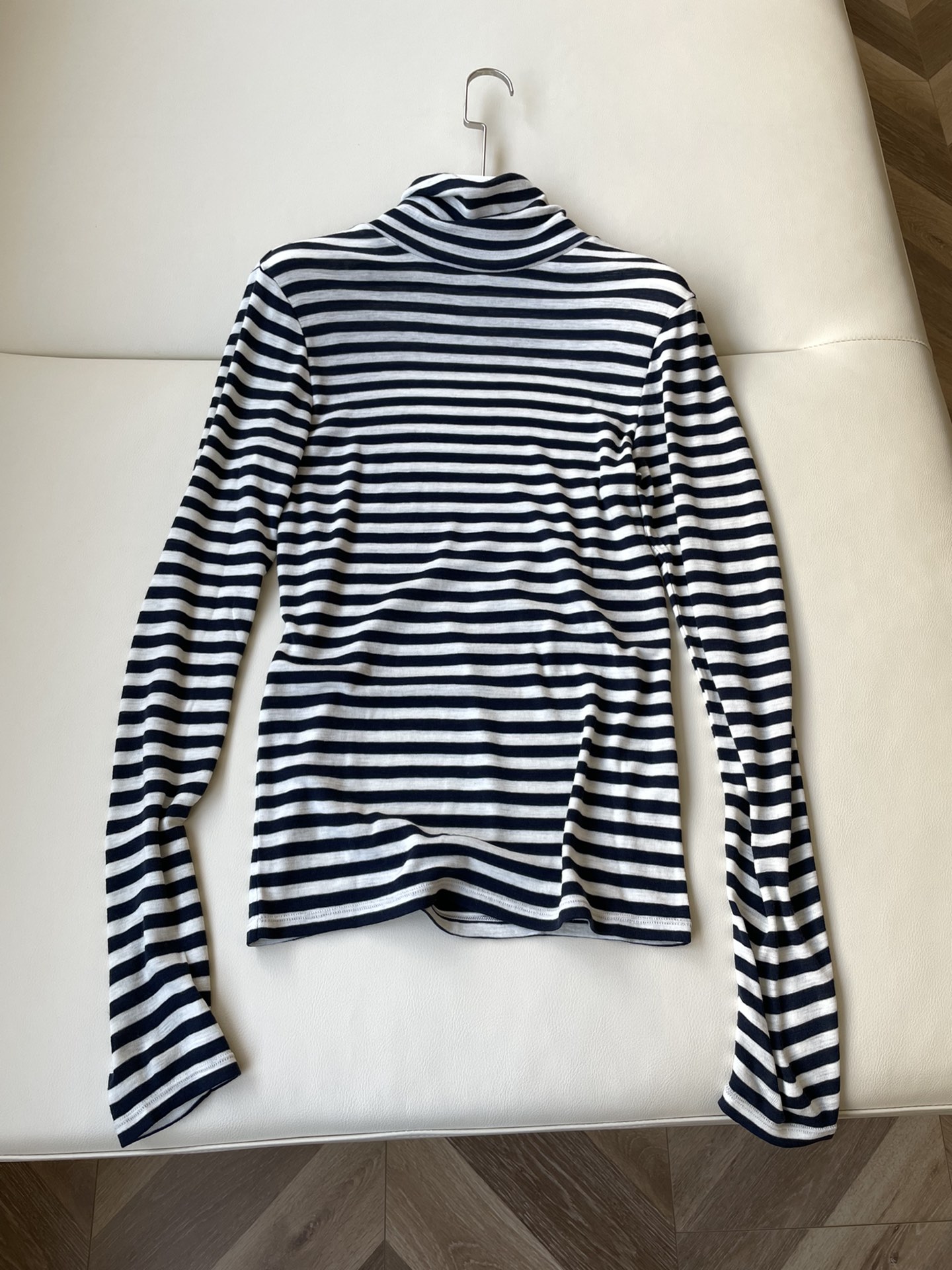 Fashionable Women’s Suit with High-Quality Wool and Classic Design - 图片 1