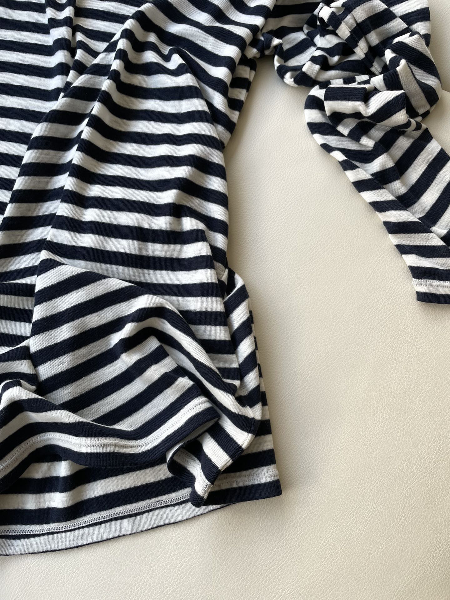 Fashionable Women’s Suit with High-Quality Wool and Classic Design - 图片 6