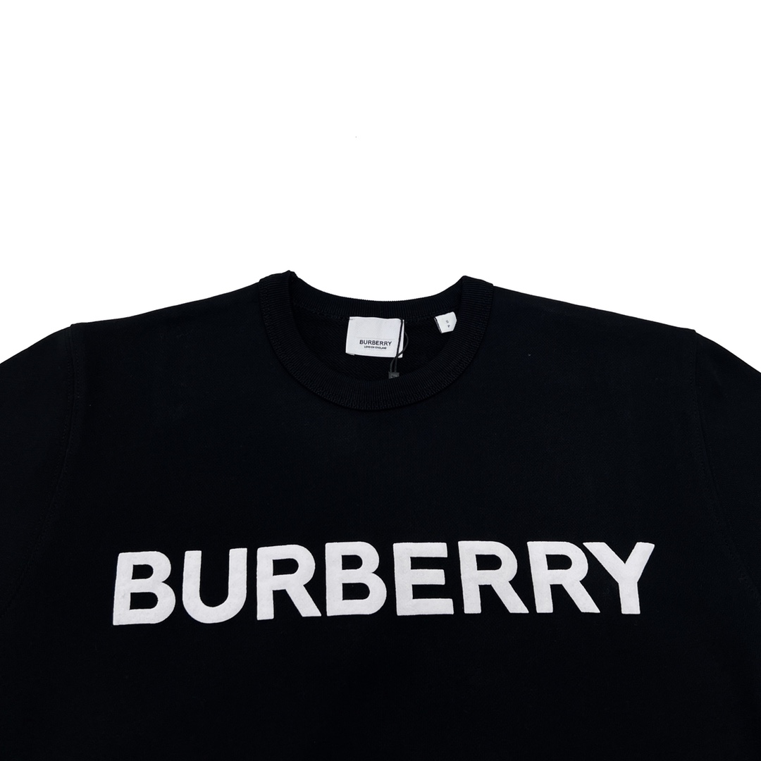 Burberry/巴宝莉 22FW胸前发泡字母圆领卫衣