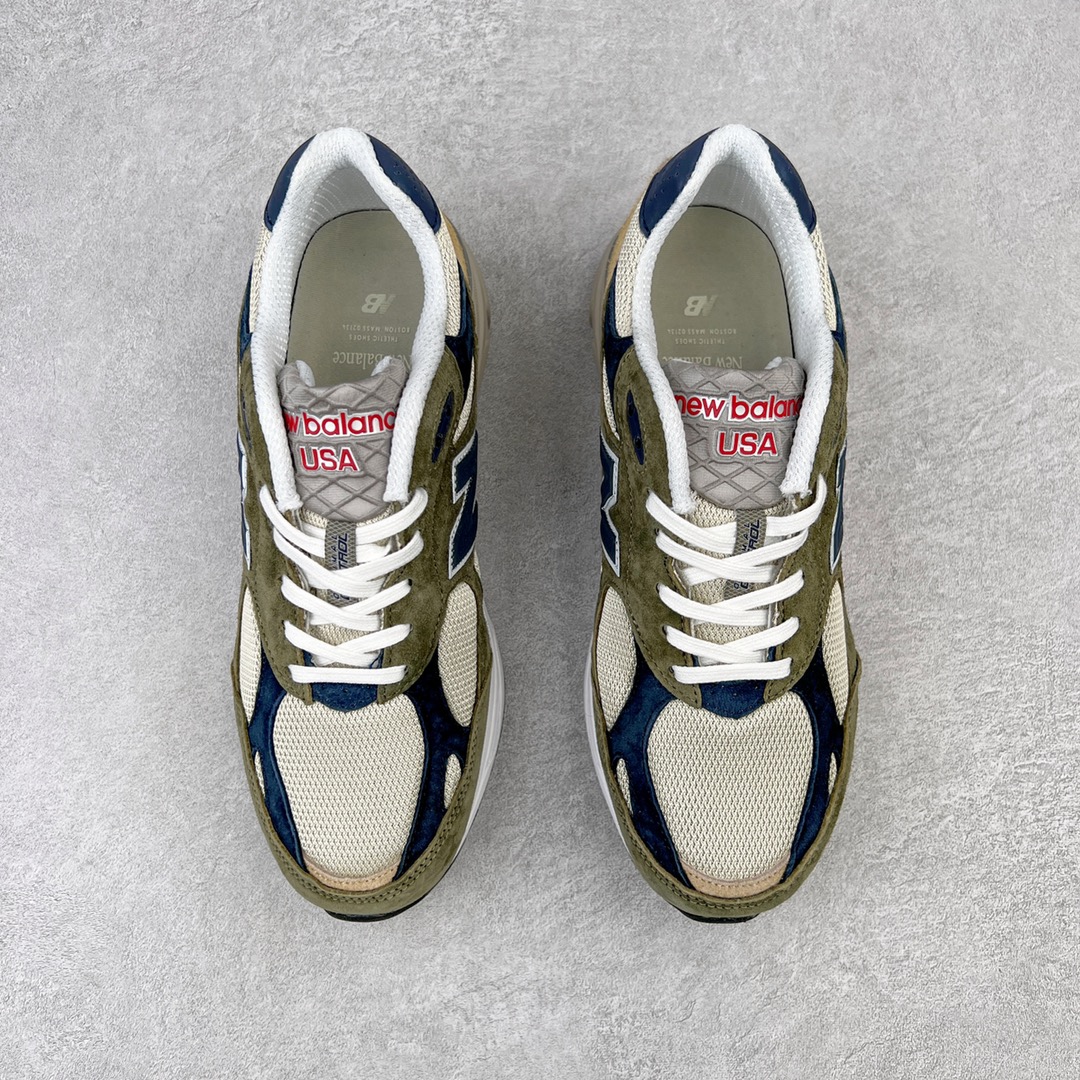 图片[2]-＃K版纯原福利 New Balance M990TO3 新百伦NB990V3 绿棕色 第三代总统复古慢跑鞋 正确3M反光细节 原楦原纸版开发 正确6层组合底模精密开发 搭载全新碳素中底 后跟透明TPU水晶装饰条稳固 沿用了引以为傲的跑鞋手工技艺 采用猪皮绒面并包裹局部透气网面的鞋身设计 菱网鞋舌上刻有New Balance USA 鞋面依旧身着经典的大热之灰 彰显了其高端的品质身份 尺码：36 37 37.5 38 38.5 39 40 40.5 41.5 42 42.5 43 44 45-选品中心