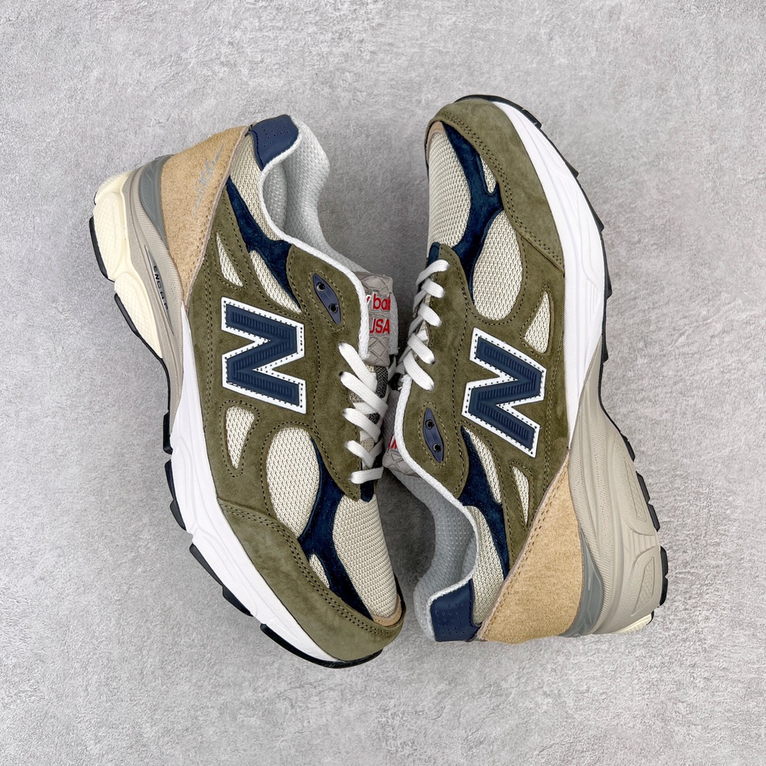 图片[3]-＃K版纯原福利 New Balance M990TO3 新百伦NB990V3 绿棕色 第三代总统复古慢跑鞋 正确3M反光细节 原楦原纸版开发 正确6层组合底模精密开发 搭载全新碳素中底 后跟透明TPU水晶装饰条稳固 沿用了引以为傲的跑鞋手工技艺 采用猪皮绒面并包裹局部透气网面的鞋身设计 菱网鞋舌上刻有New Balance USA 鞋面依旧身着经典的大热之灰 彰显了其高端的品质身份 尺码：36 37 37.5 38 38.5 39 40 40.5 41.5 42 42.5 43 44 45-选品中心
