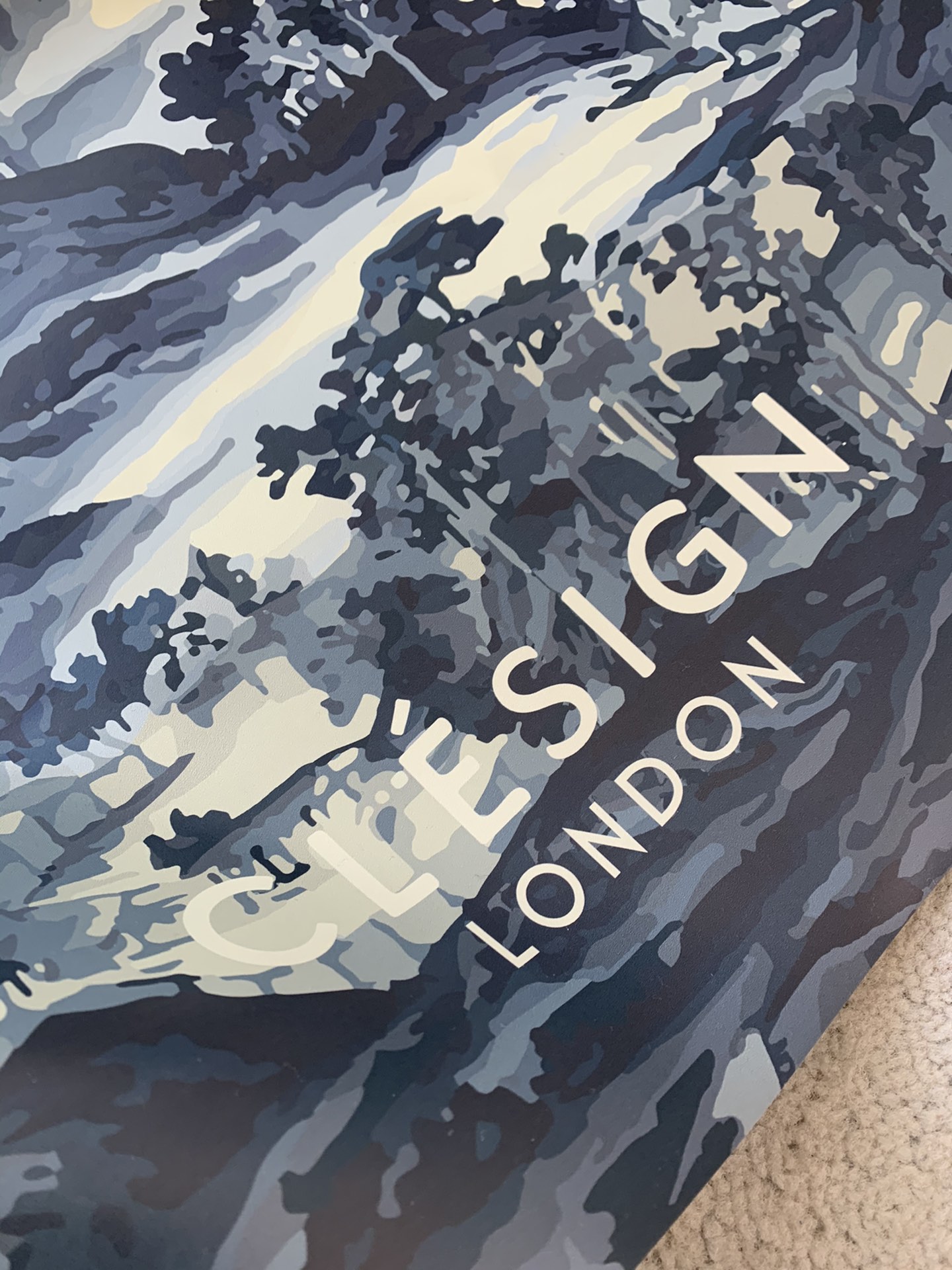 Featuring a traditional Chinese ink wash landscape design, this yoga mat - Comprehensive 6