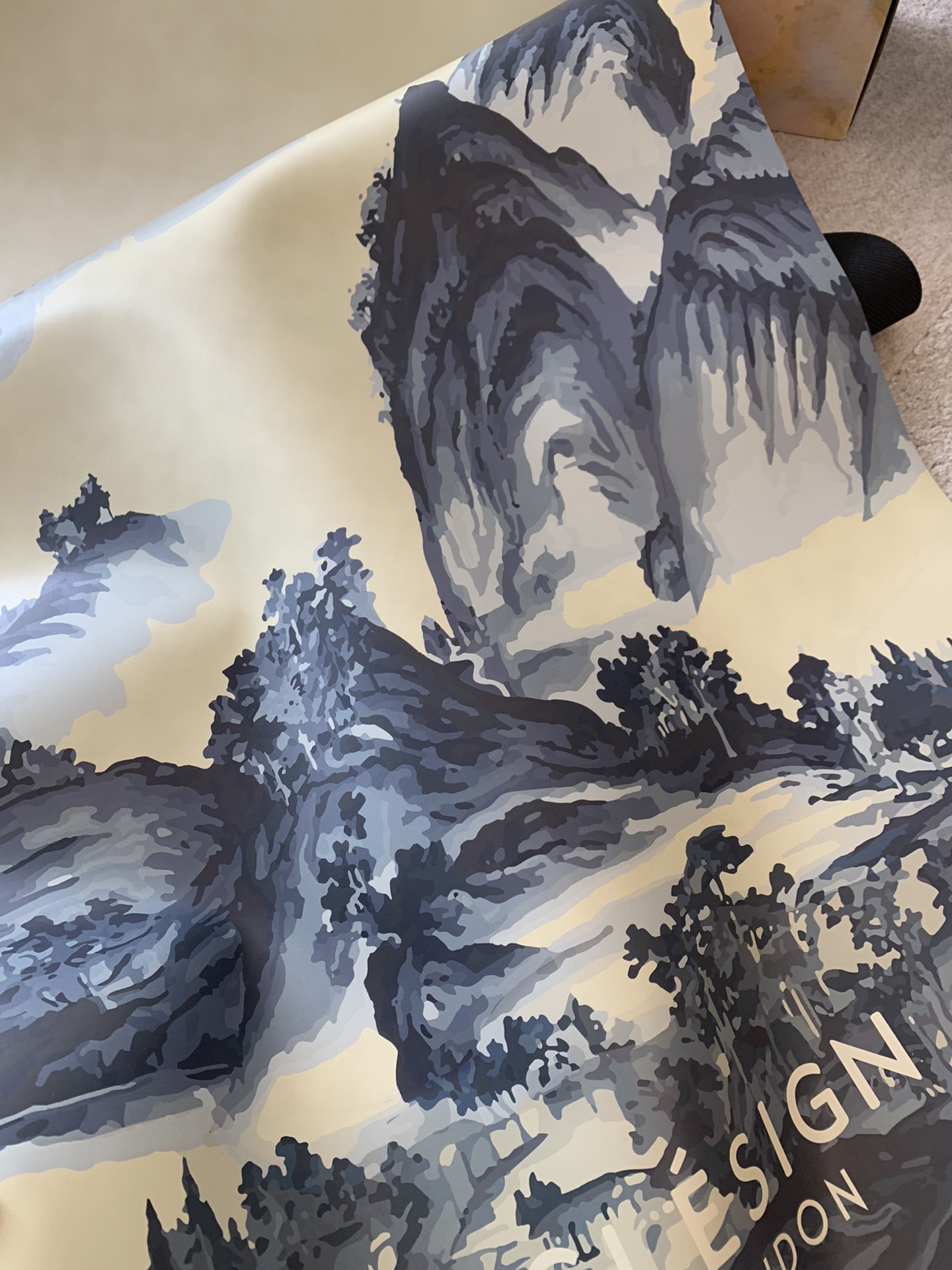 Featuring a traditional Chinese ink wash landscape design, this yoga mat - Comprehensive 9