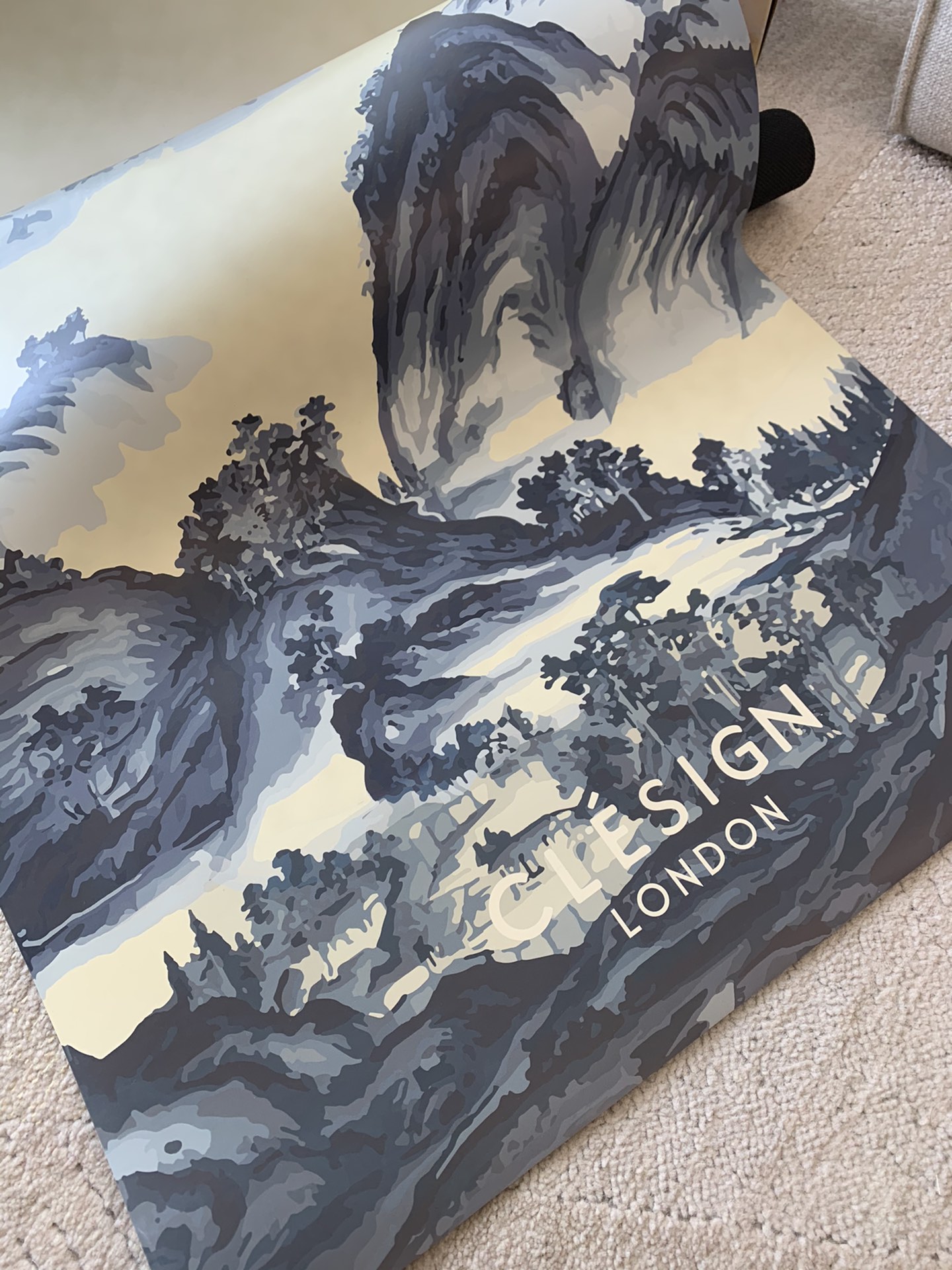Featuring a traditional Chinese ink wash landscape design, this yoga mat - Comprehensive 5