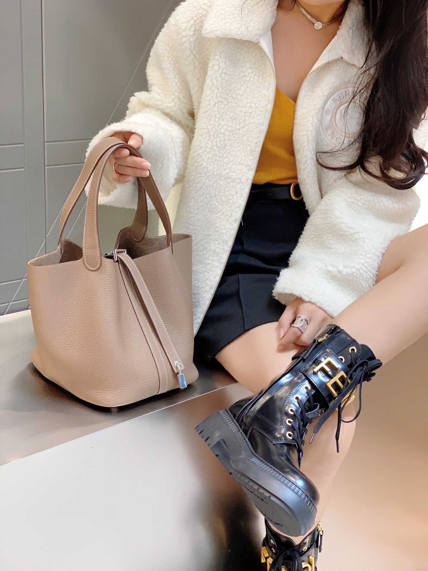 Hermès Luxury Designer Handbag Shoulder Crossbody Bag crafted in premium 2