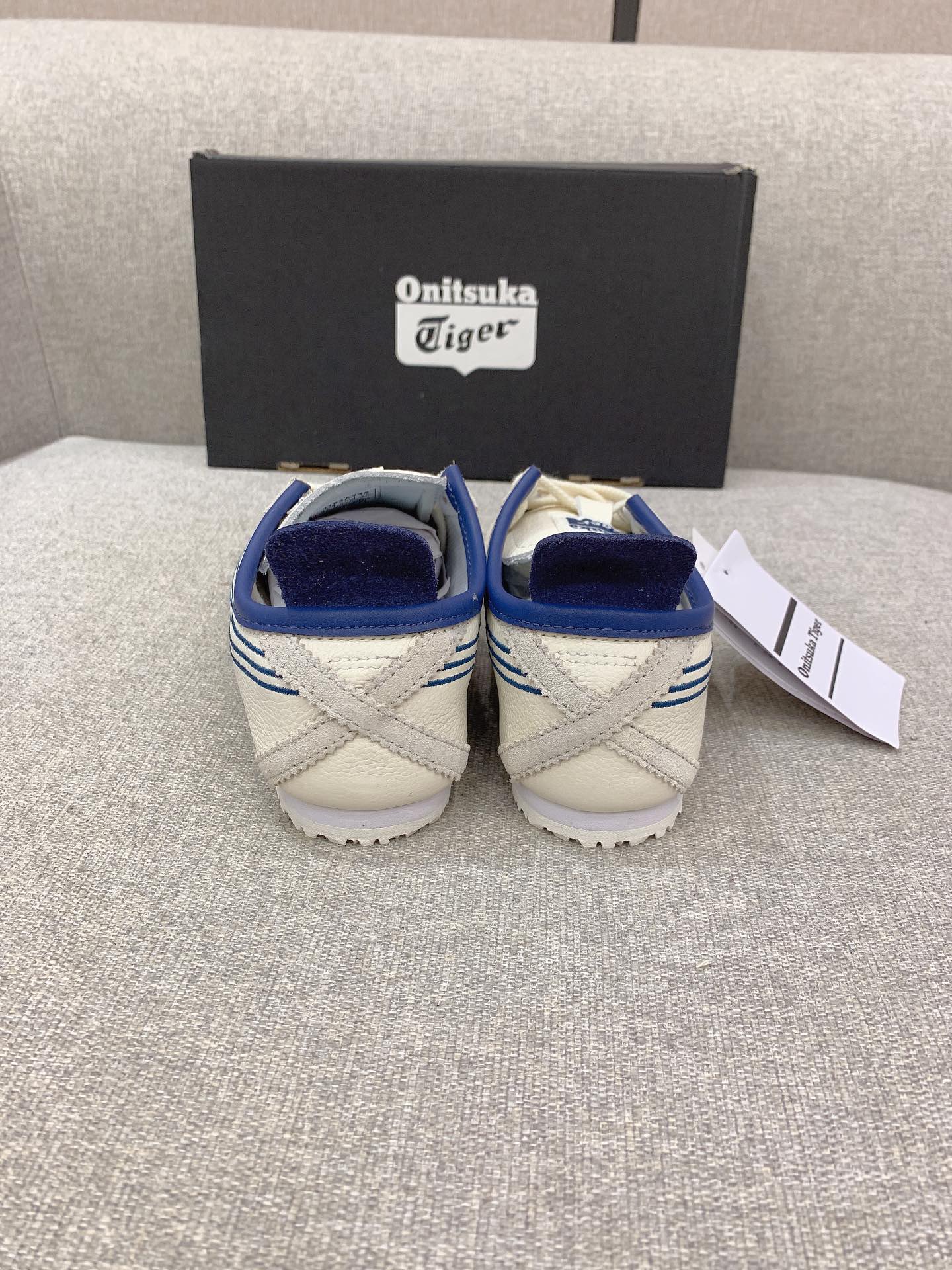 New Onitsuka Tiger Recreational Sneakers for Couples: Impact on Age 36-44 Demographic - 图片 8