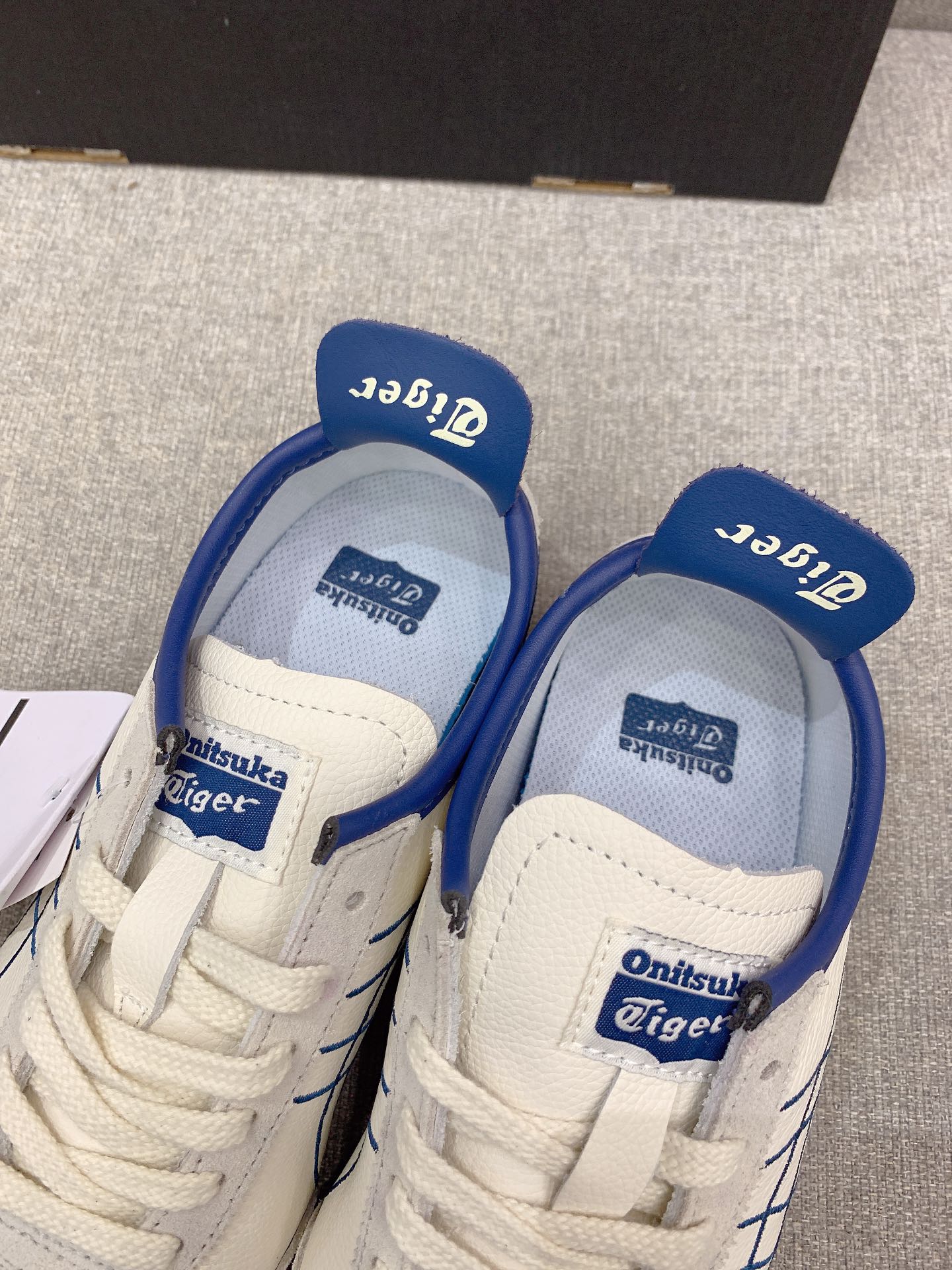 New Onitsuka Tiger Recreational Sneakers for Couples: Impact on Age 36-44 Demographic - 图片 6