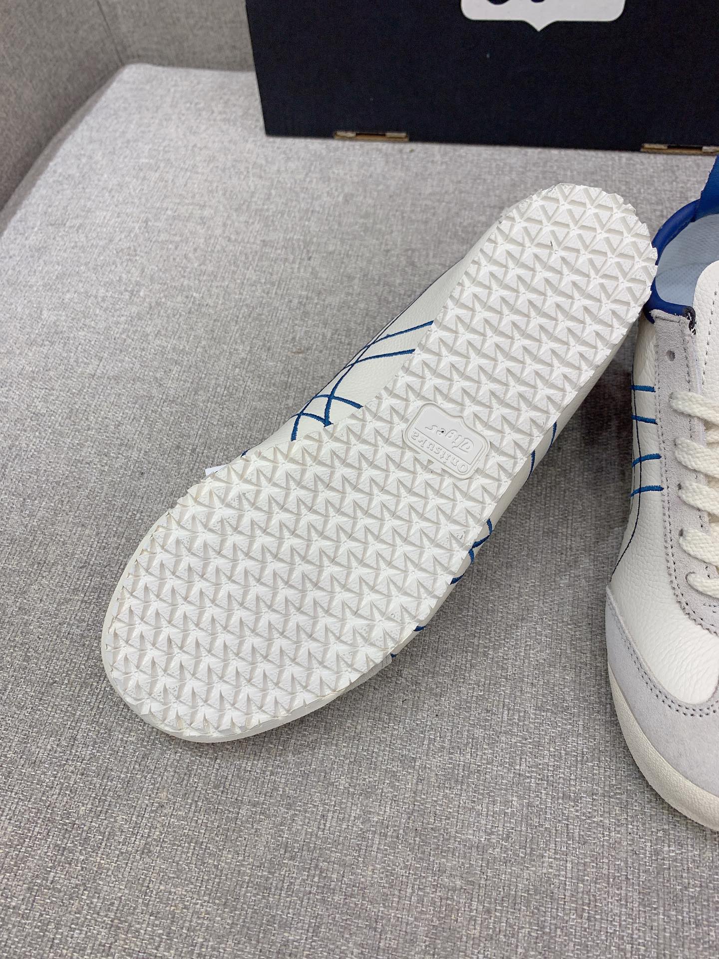 New Onitsuka Tiger Recreational Sneakers for Couples: Impact on Age 36-44 Demographic - 图片 9