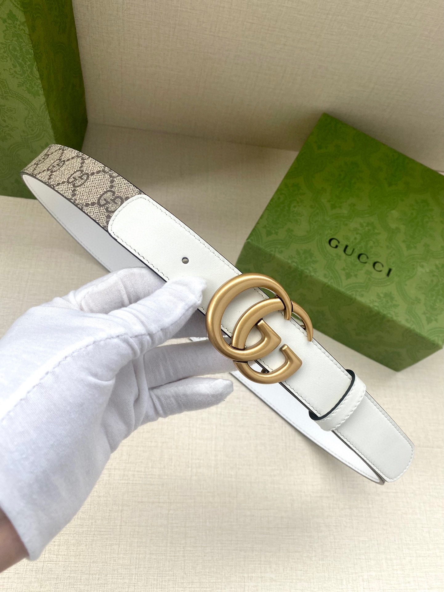 宽度3.0cmGUCCI双G字母交织图案配件作为品牌经典元素表达了对品牌创始人GuccioGucci先生