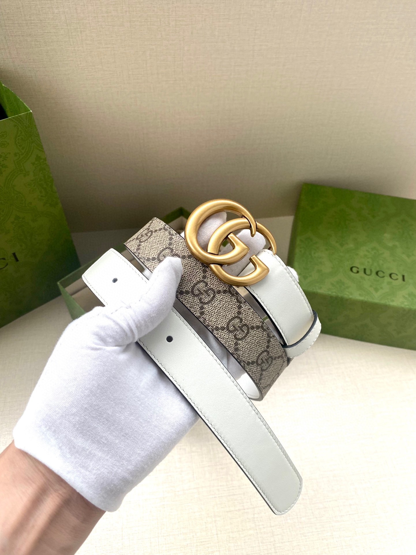 宽度3.0cmGUCCI双G字母交织图案配件作为品牌经典元素表达了对品牌创始人GuccioGucci先生