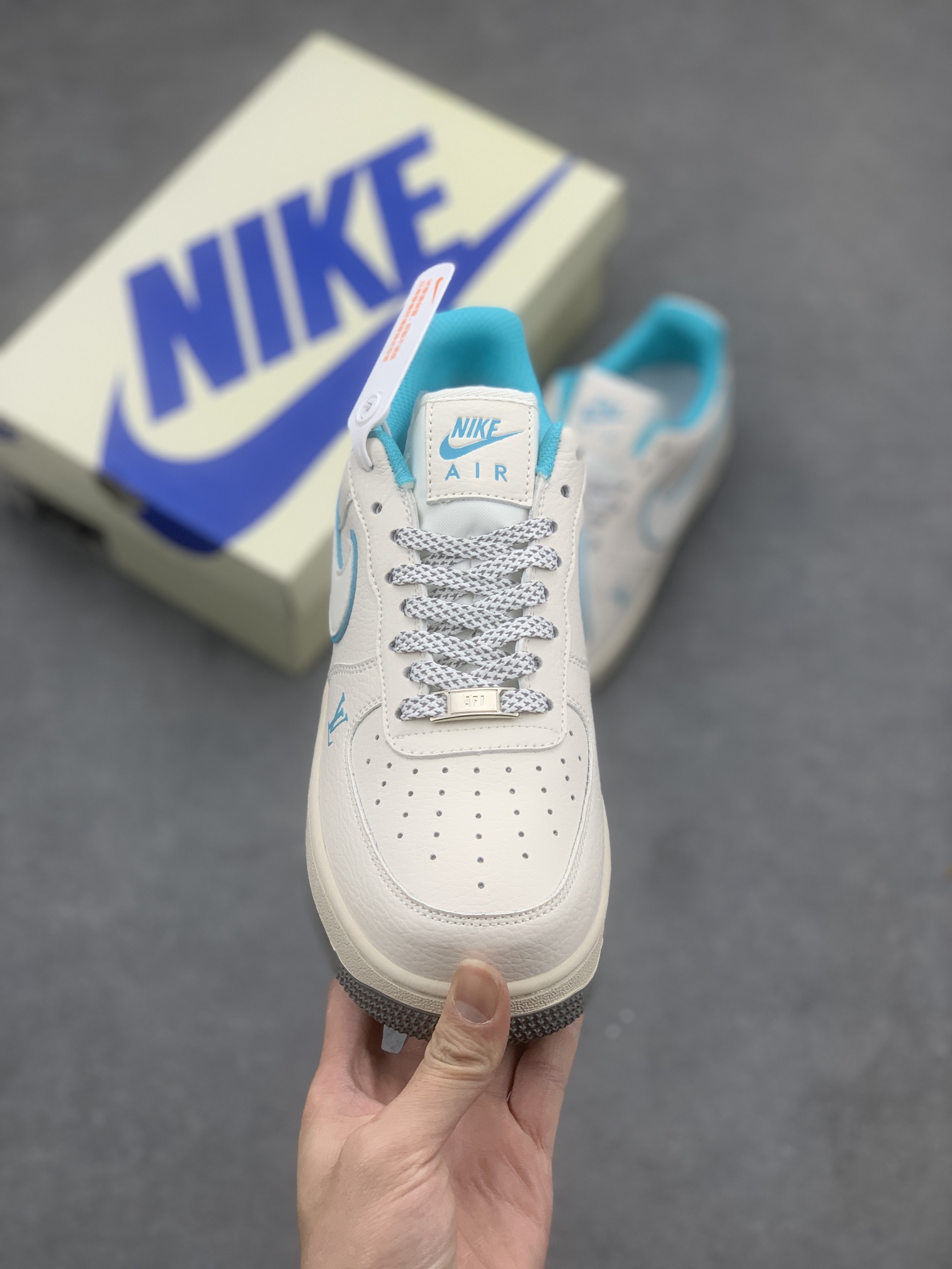 Nike Air Force 1 '07 Low Louis Vuitton Collab Ice Blue Sneakers 3 i1670090452 3199 1