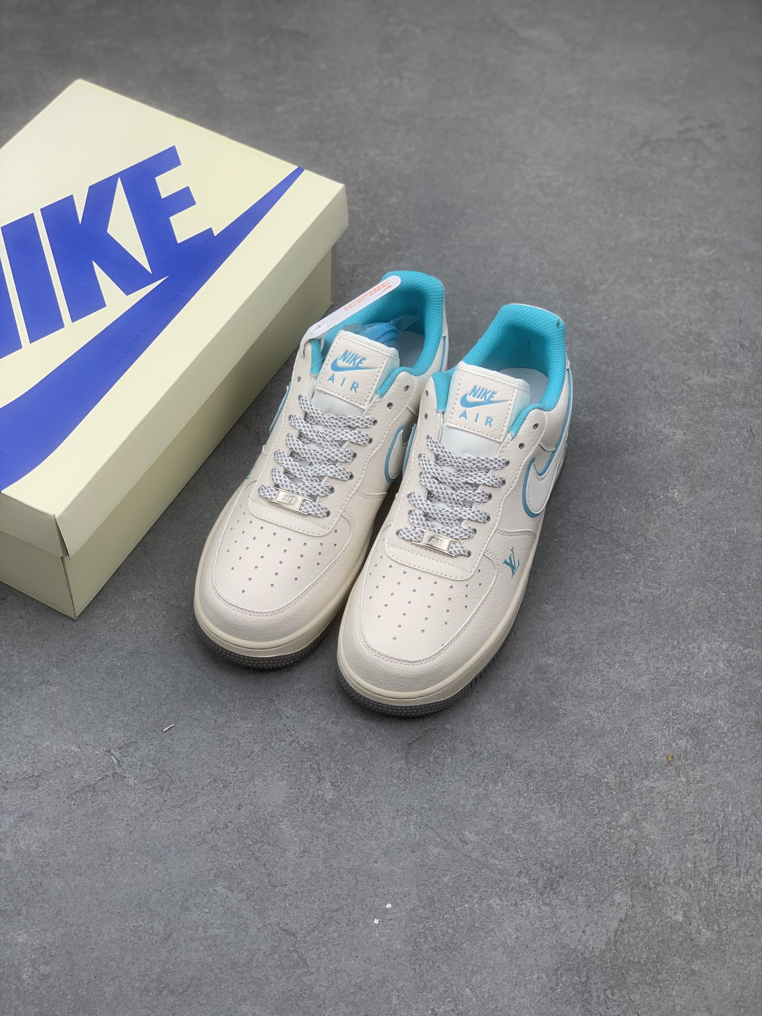 Nike Air Force 1 '07 Low Louis Vuitton Collab Ice Blue Sneakers 9 i1670090452 3291 7