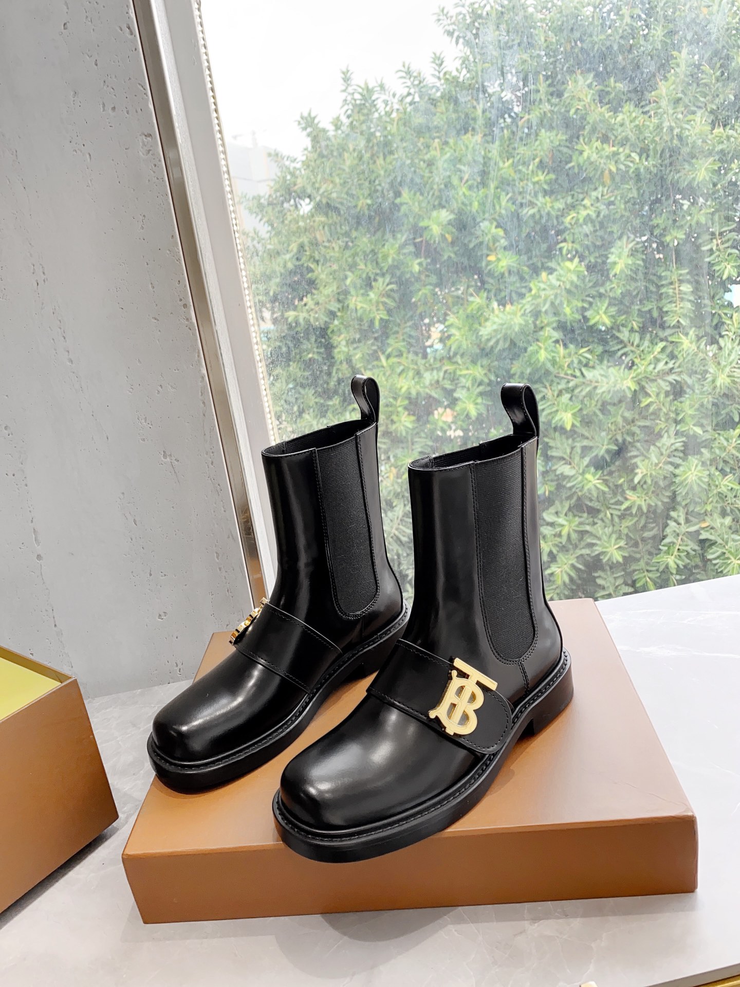 Luxury Burberry Chelsea Boots: Top Quality, Deluxe Design, Italian Leather, Size 35-39. - 图片 4