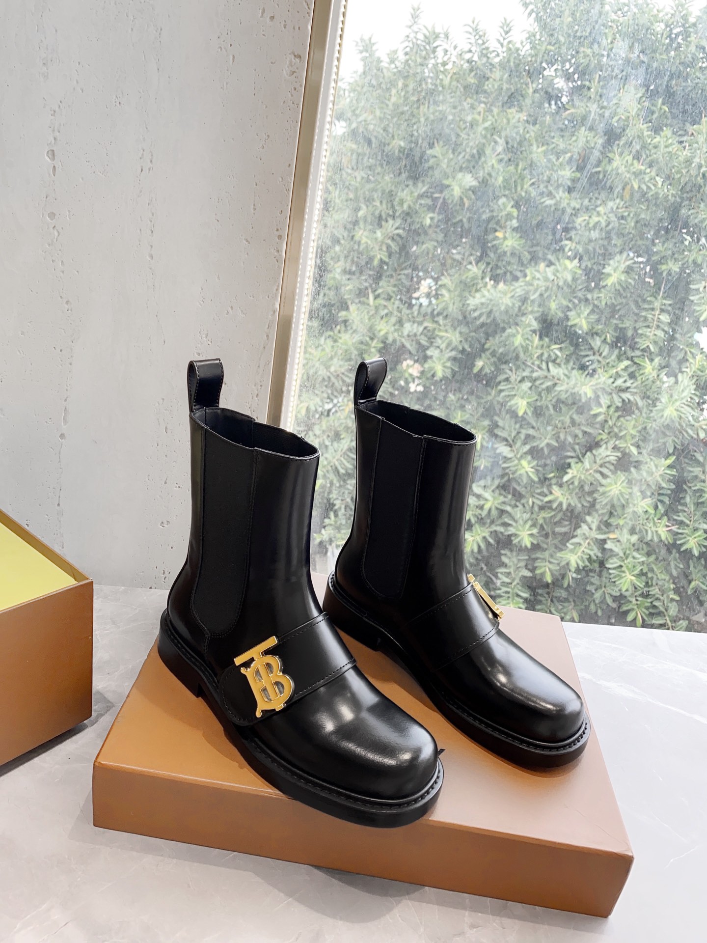 Luxury Burberry Chelsea Boots: Top Quality, Deluxe Design, Italian Leather, Size 35-39. - 图片 6