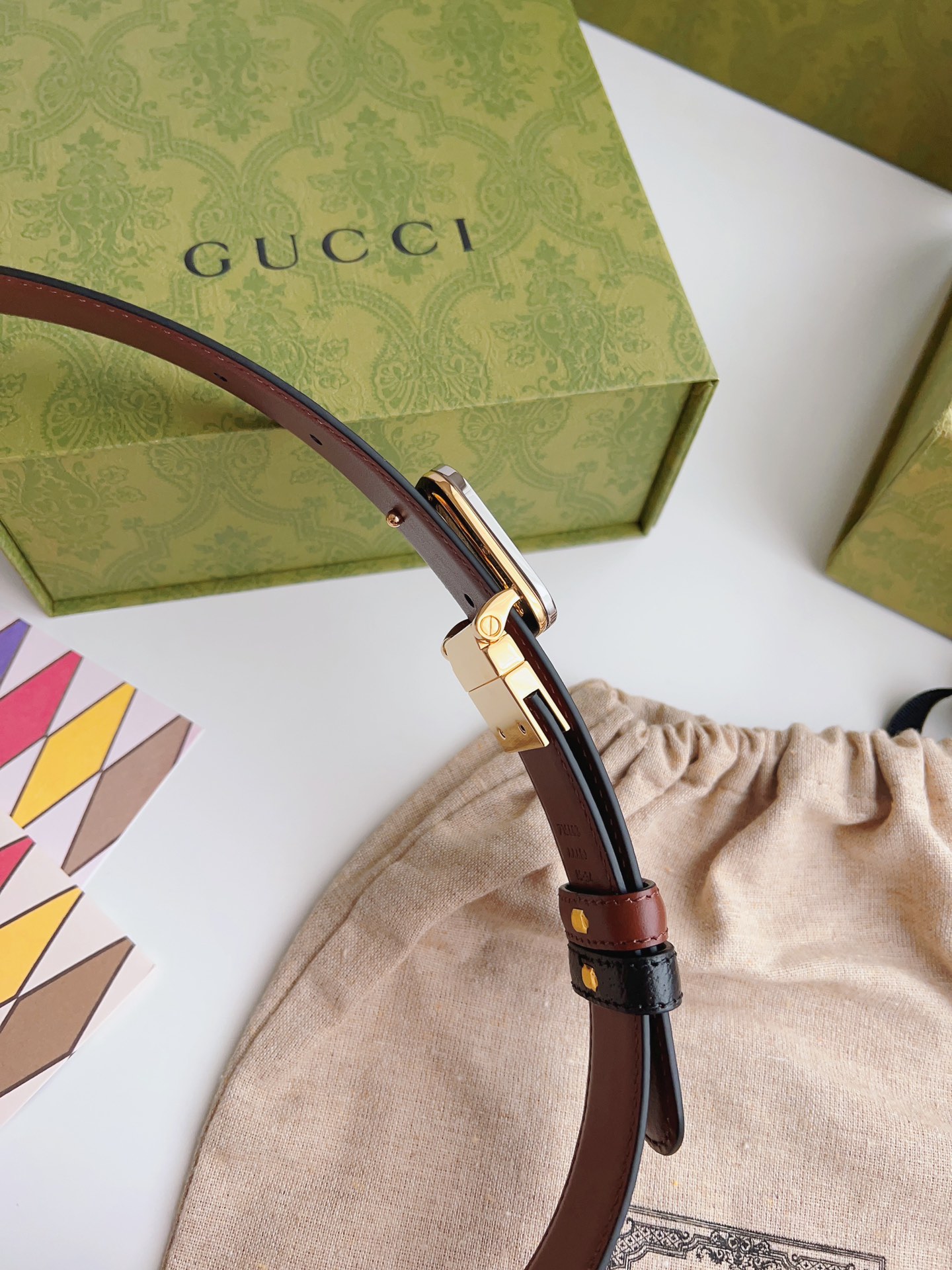 Gucci 新款Gucci腰带 丰富最新的集合与独特的设计元素 黑色与棕色皮带是由正方形定义的互锁G扣