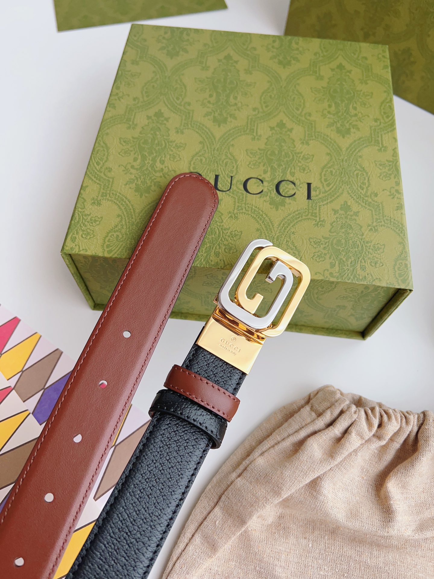 Gucci 新款Gucci腰带 丰富最新的集合与独特的设计元素 黑色与棕色皮带是由正方形定义的互锁G扣