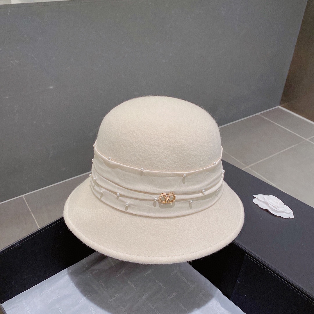 Valentino Hats Bucket Hat Straw Hat Black White Wool Fall/Winter Collection