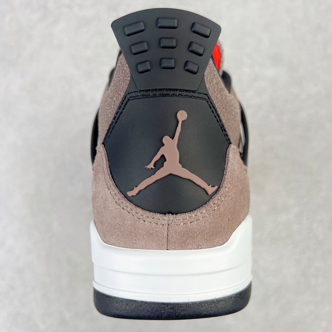 图片[8]-零售💰260 ＃KZ神版福利回馈‼Air Jordan AJ4 Retro 黑棕摩卡 DB0732-200 独家外贸特供尺码含 45.5 49.5 50.5 国内外口碑最好最推荐的产品 市场中端王者 亲自操刀耗时半年巨作 全套原纸板楦头开发 确保原汁原味 完美呈现四代版型 一比一鞋头弧度高度鞋身弧度 此版本只针对中端市场 皮料材质有所更替 其他数据细节工艺流程均保持一致 绝不口嗨 细节品控鞋型随意秒杀市面3XX 4XX 原厂TPU网格鞋带扣 正确内里网布 菱角分明不变形无多余毛边 柔软性质感一致于原鞋 市场唯一原厂鞋扣模具 背面可见隐藏注塑口 原厂织唛标 原厂飞人电绣工艺 尾指中部跳三针 独家绑鞋带手法 印刷中底布 四线拉帮 米色美纹纸贴合固定 进口港宝加持 后跟自然饱满 全鞋荧光划线卡点 追求极致完美 每一双都是工艺品 多重QC质检 超越公司货的品控标准 实实在在的免检产品 尺码：40 40.5 41 42 42.5 43 44 44.5 45 45.5 46 47.5 48.5 49.5 50.5 编码：by2936060-运动鞋