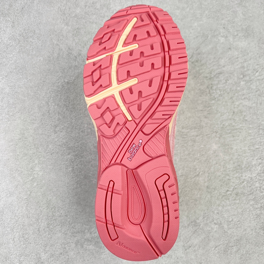 图片[9]-＃K版纯原 Joe Freshgoods x New Balance MR993JH1 新百伦NB993 联名粉色 第三代总统复古慢跑鞋 鞋身以网眼鞋面结合同色系优质麂皮革构成，鞋舌处点缀 New Balance Made In USA 同色系刺绣标识，彰显鞋款身份。鞋侧点缀银色 \\\”993\\\” 字样，丰富鞋身设计的同时，构建时尚外观。鞋款搭载 ABZORB 缓震系统，通过缓冲和抗压性的结合来吸收冲击力，舒适功能升级。同时搭配泛黄做旧中底，打造丰富层次感，缔造出色复古韵味。尺码：36 37 37.5 38 38.5 39 40 40.5 41.5 42 42.5 43 44 44.5 45-选品中心