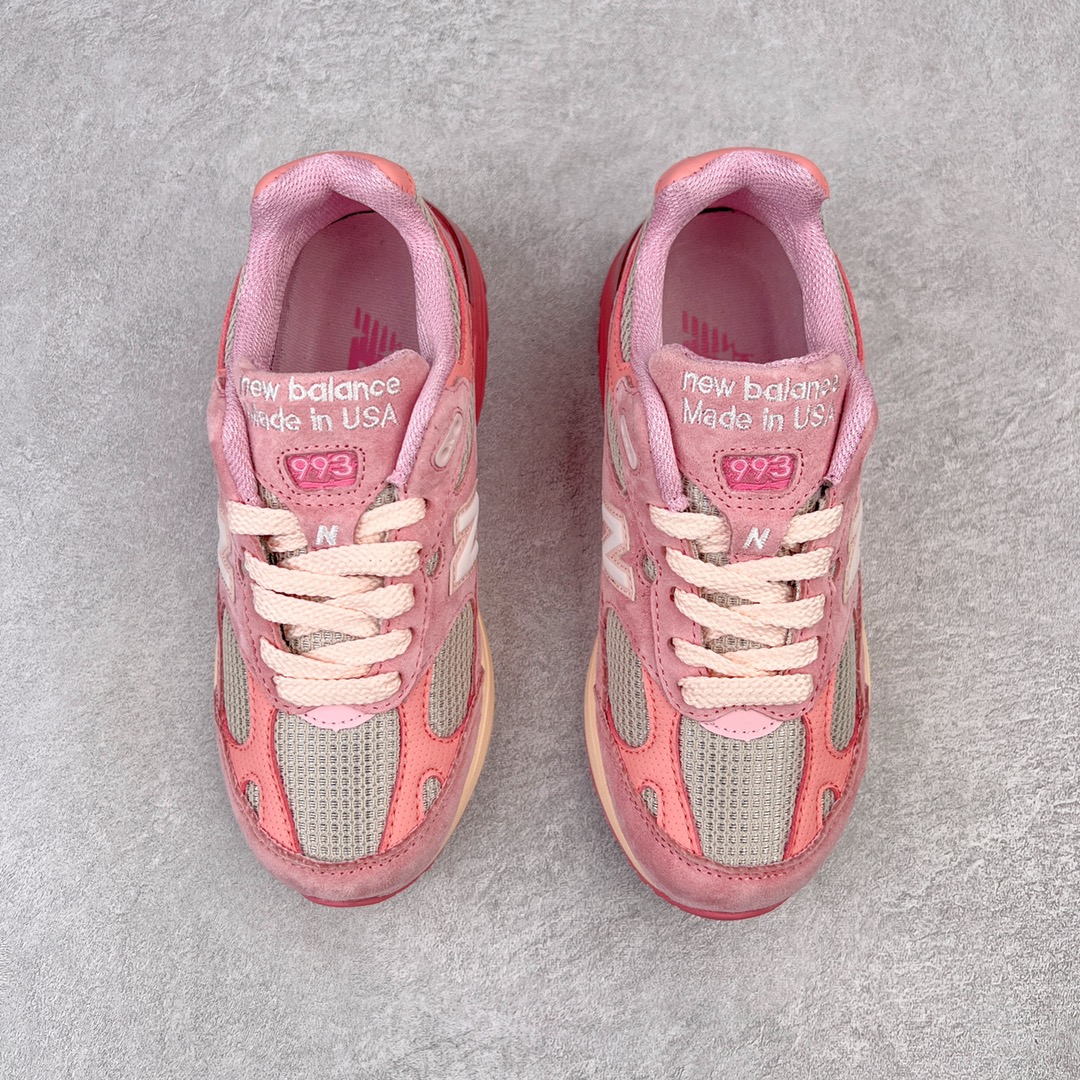 图片[2]-＃K版纯原 Joe Freshgoods x New Balance MR993JH1 新百伦NB993 联名粉色 第三代总统复古慢跑鞋 鞋身以网眼鞋面结合同色系优质麂皮革构成，鞋舌处点缀 New Balance Made In USA 同色系刺绣标识，彰显鞋款身份。鞋侧点缀银色 \\\”993\\\” 字样，丰富鞋身设计的同时，构建时尚外观。鞋款搭载 ABZORB 缓震系统，通过缓冲和抗压性的结合来吸收冲击力，舒适功能升级。同时搭配泛黄做旧中底，打造丰富层次感，缔造出色复古韵味。尺码：36 37 37.5 38 38.5 39 40 40.5 41.5 42 42.5 43 44 44.5 45-选品中心