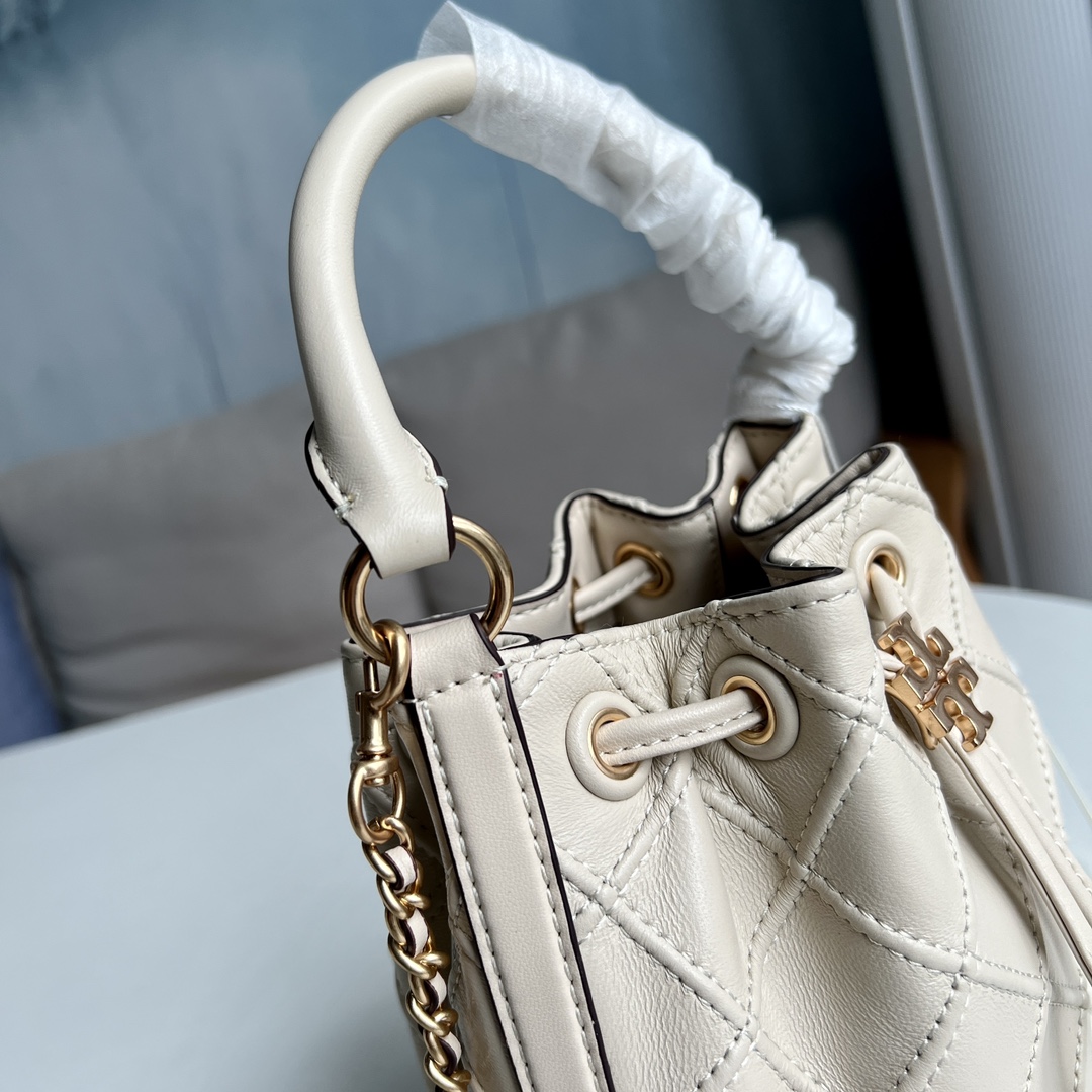 Tory Burch 2022最后一波新款 新款Fleming水桶包 选用上等柔软羊皮精心打造 抽绳开合双T标五金锁扣