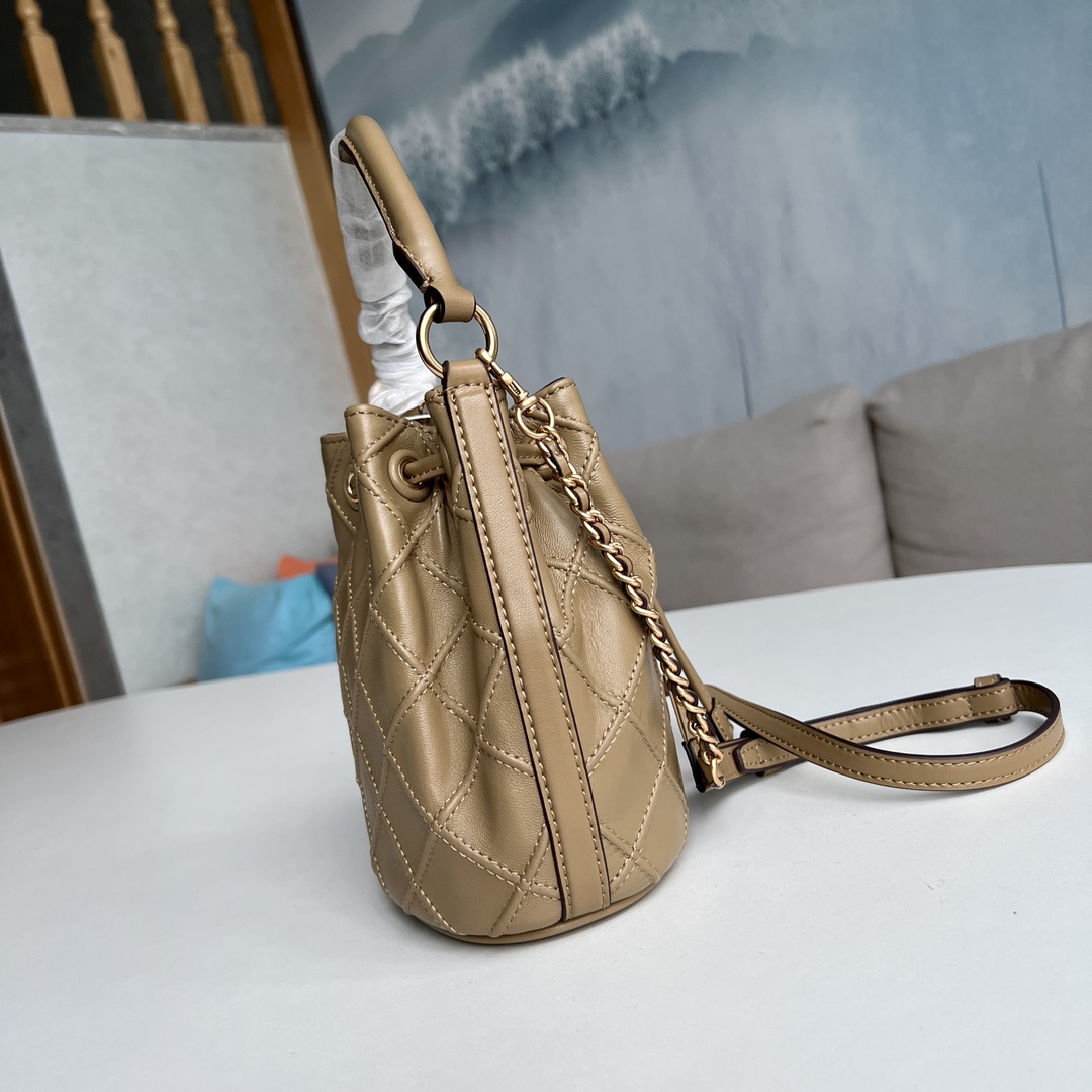 Tory Burch 2022最后一波新款 新款Fleming水桶包 选用上等柔软羊皮精心打造 抽绳开合双T标五金锁扣
