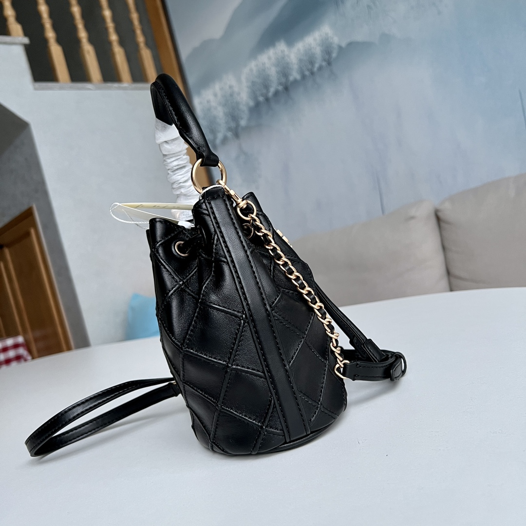 Tory Burch 2022最后一波新款 新款Fleming水桶包 选用上等柔软羊皮精心打造 抽绳开合双T标五金锁扣